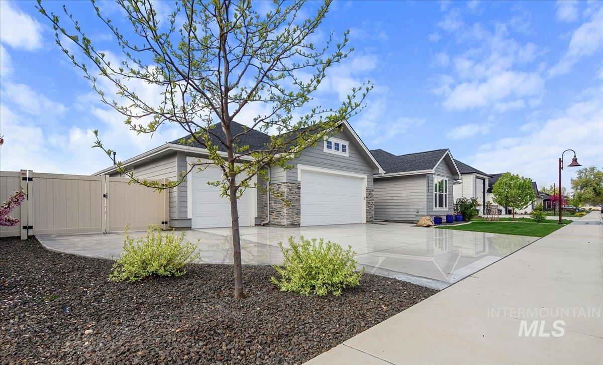 12277 W Cobalt Lake Dr, Star, Idaho 83669, 3 Bedrooms, 3.5 Bathrooms, Residential For Sale, Price $1,000,000, 98982518