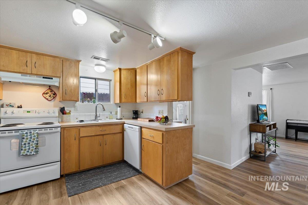 1713 S Cleveland St, Boise, Idaho 83705, 2 Bedrooms, 1 Bathroom, Residential For Sale, Price $345,000, 98982519