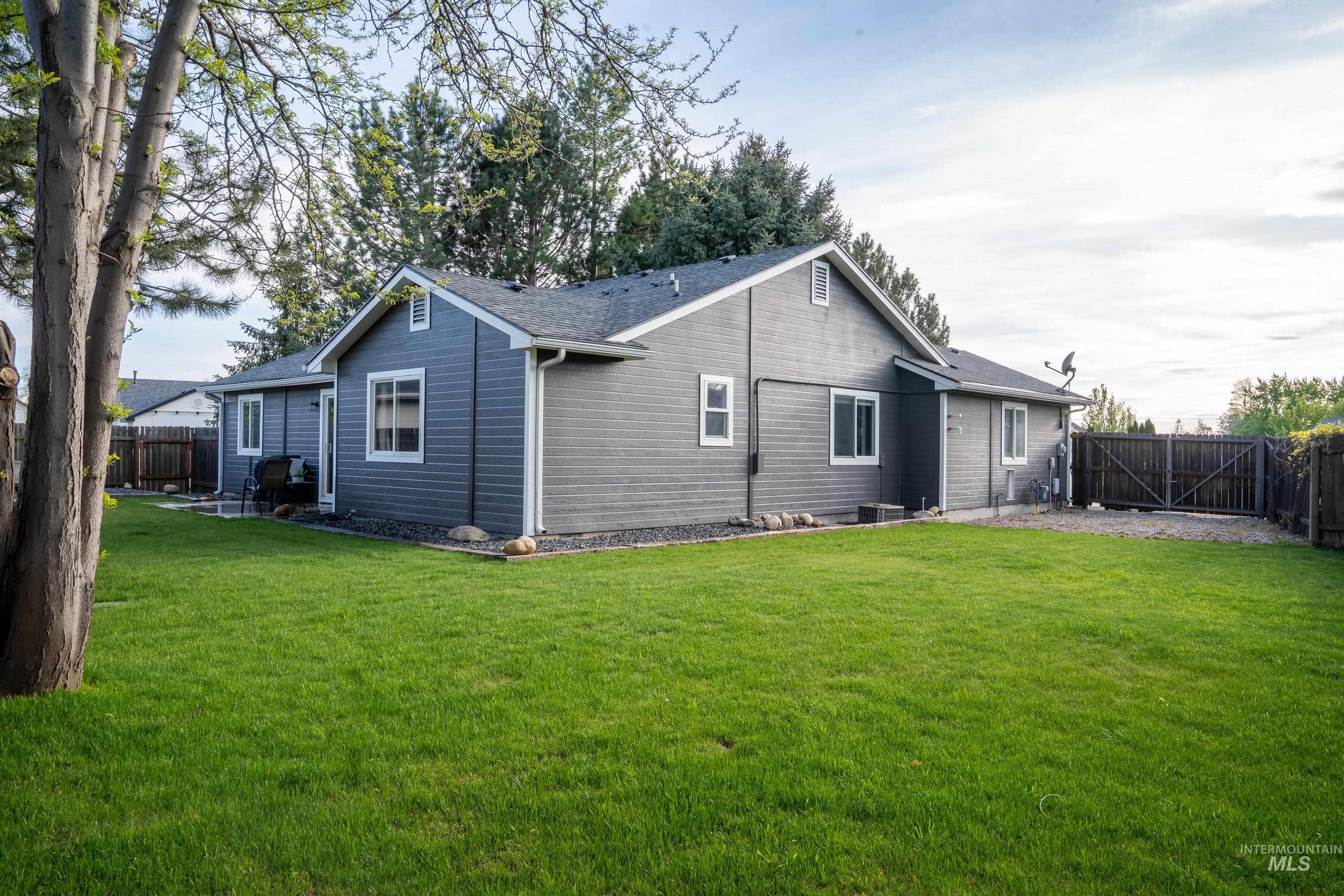 1462 W. McHenry St, Kuna, Idaho 83634, 3 Bedrooms, 2 Bathrooms, Residential For Sale, Price $411,000,MLS 98982520