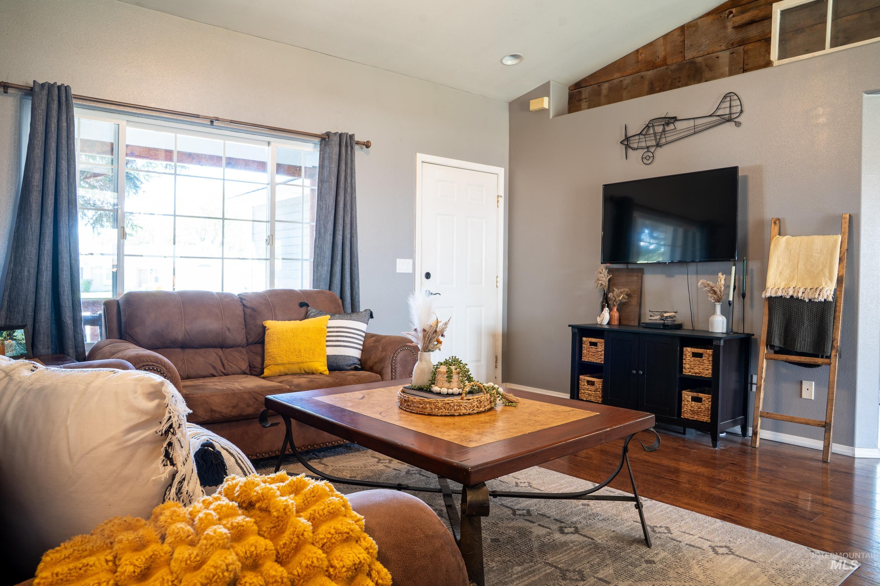 1462 W. McHenry St, Kuna, Idaho 83634, 3 Bedrooms, 2 Bathrooms, Residential For Sale, Price $411,000,MLS 98982520