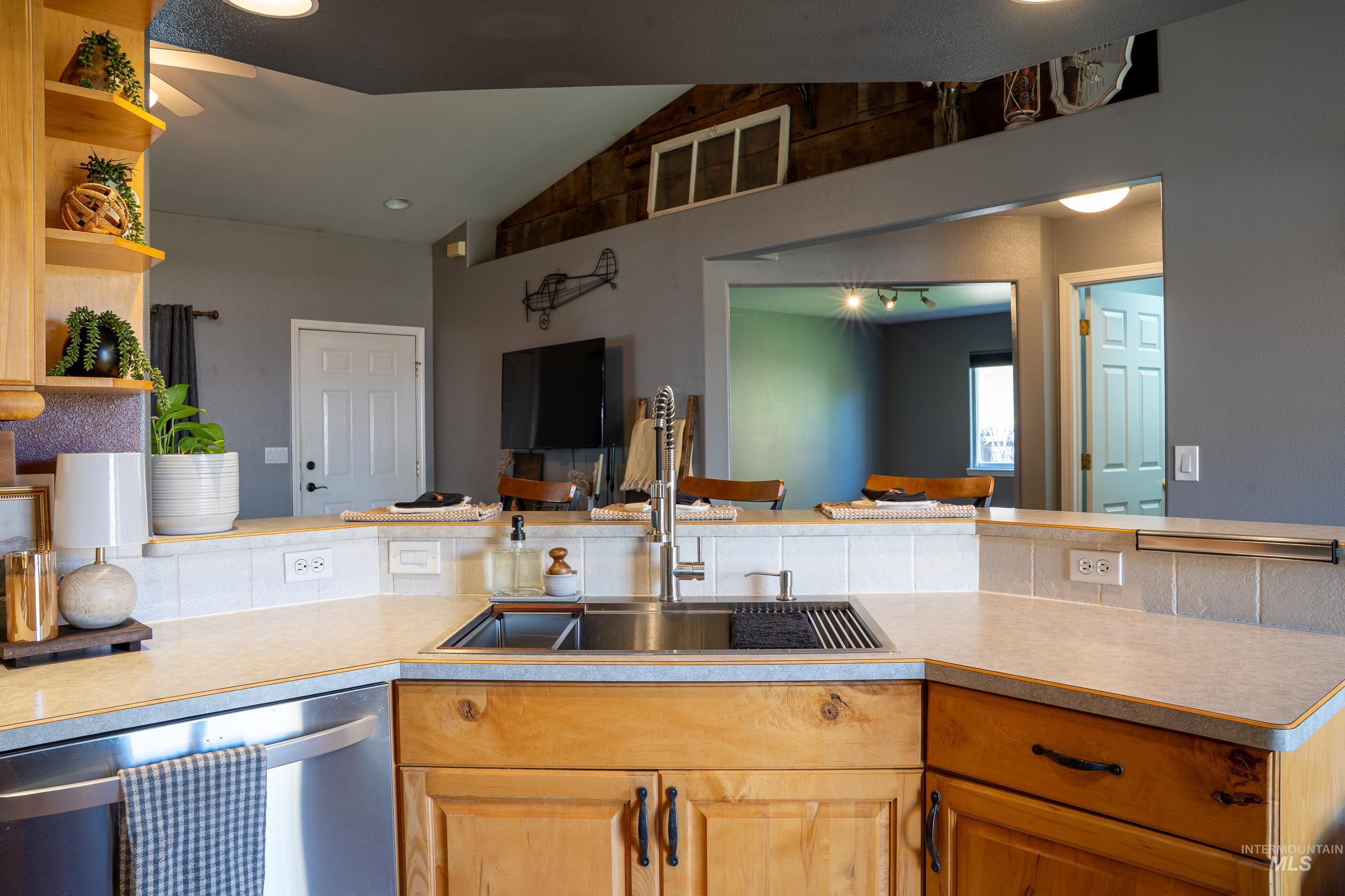 1462 W. McHenry St, Kuna, Idaho 83634, 3 Bedrooms, 2 Bathrooms, Residential For Sale, Price $411,000,MLS 98982520