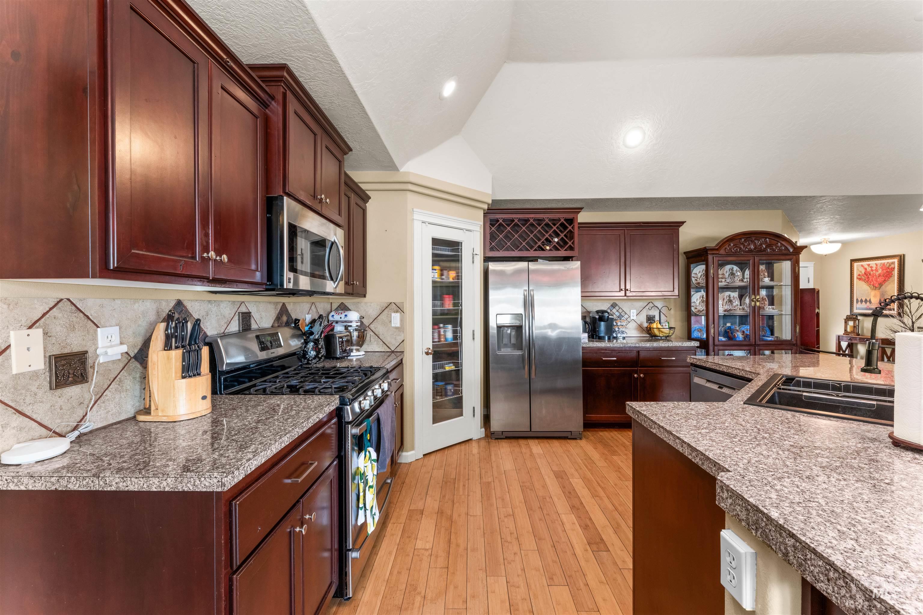 1118 Palace Ave., Emmett, Idaho 83617, 3 Bedrooms, 2.5 Bathrooms, Residential For Sale, Price $465,000,MLS 98982521