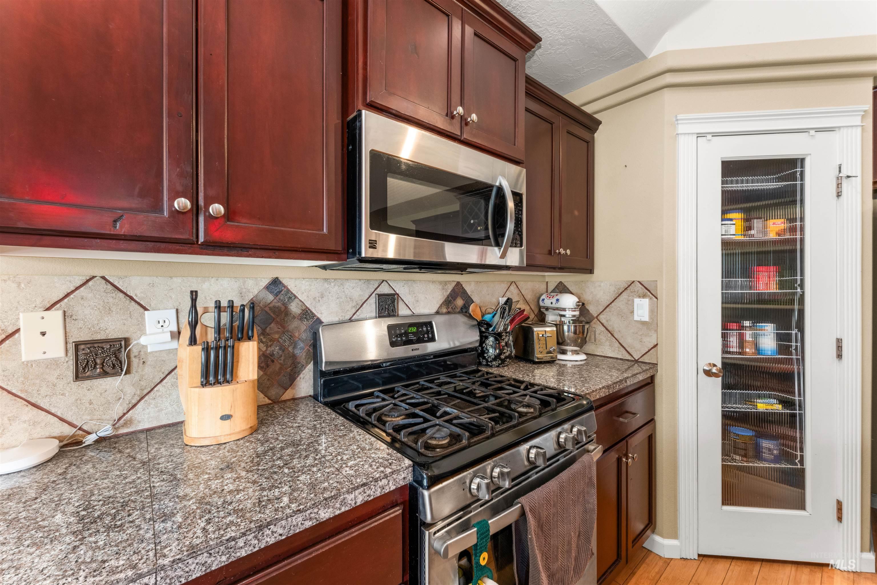 1118 Palace Ave., Emmett, Idaho 83617, 3 Bedrooms, 2.5 Bathrooms, Residential For Sale, Price $465,000,MLS 98982521