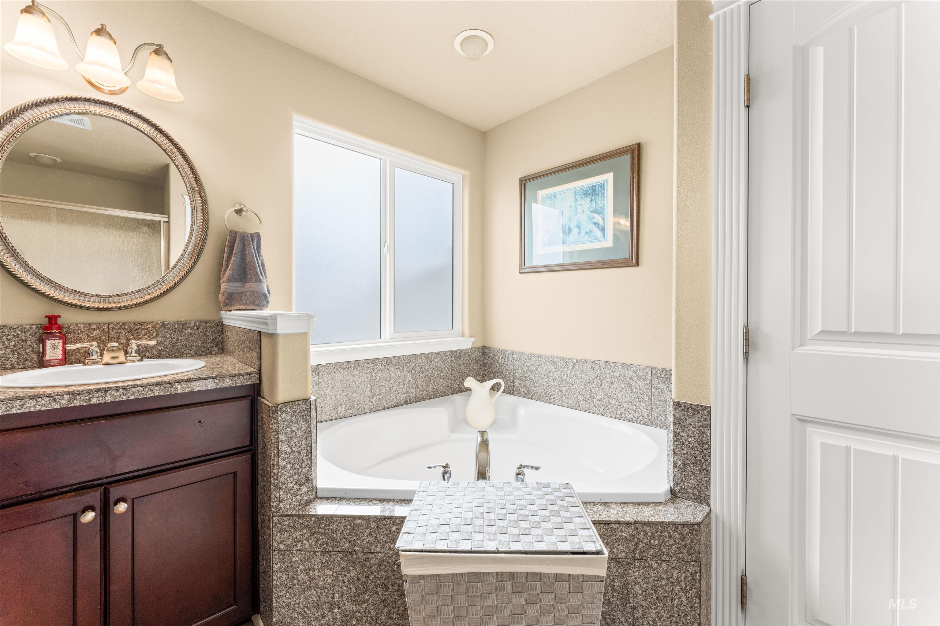 1118 Palace Ave., Emmett, Idaho 83617, 3 Bedrooms, 2.5 Bathrooms, Residential For Sale, Price $465,000,MLS 98982521