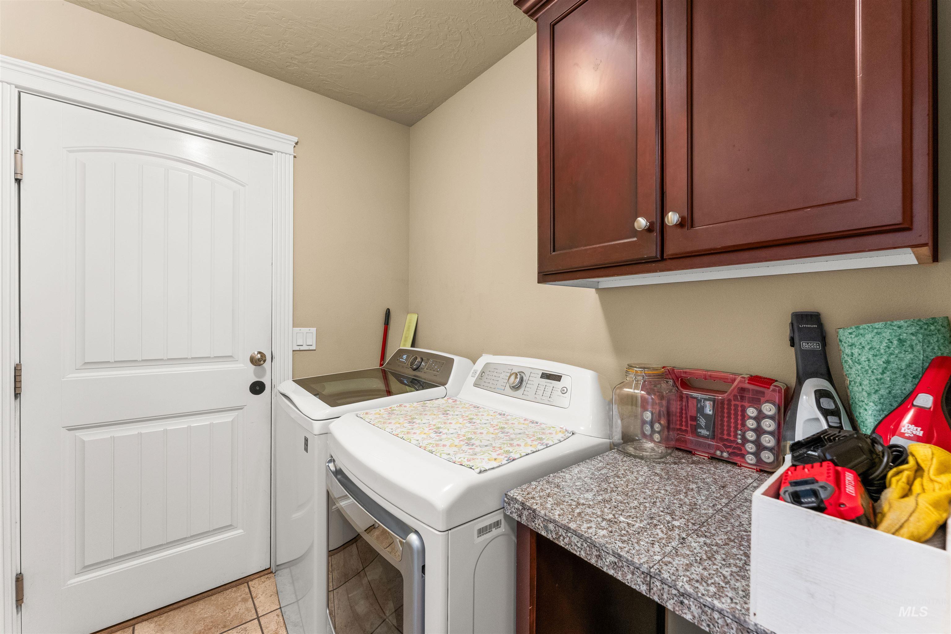 1118 Palace Ave., Emmett, Idaho 83617, 3 Bedrooms, 2.5 Bathrooms, Residential For Sale, Price $465,000,MLS 98982521