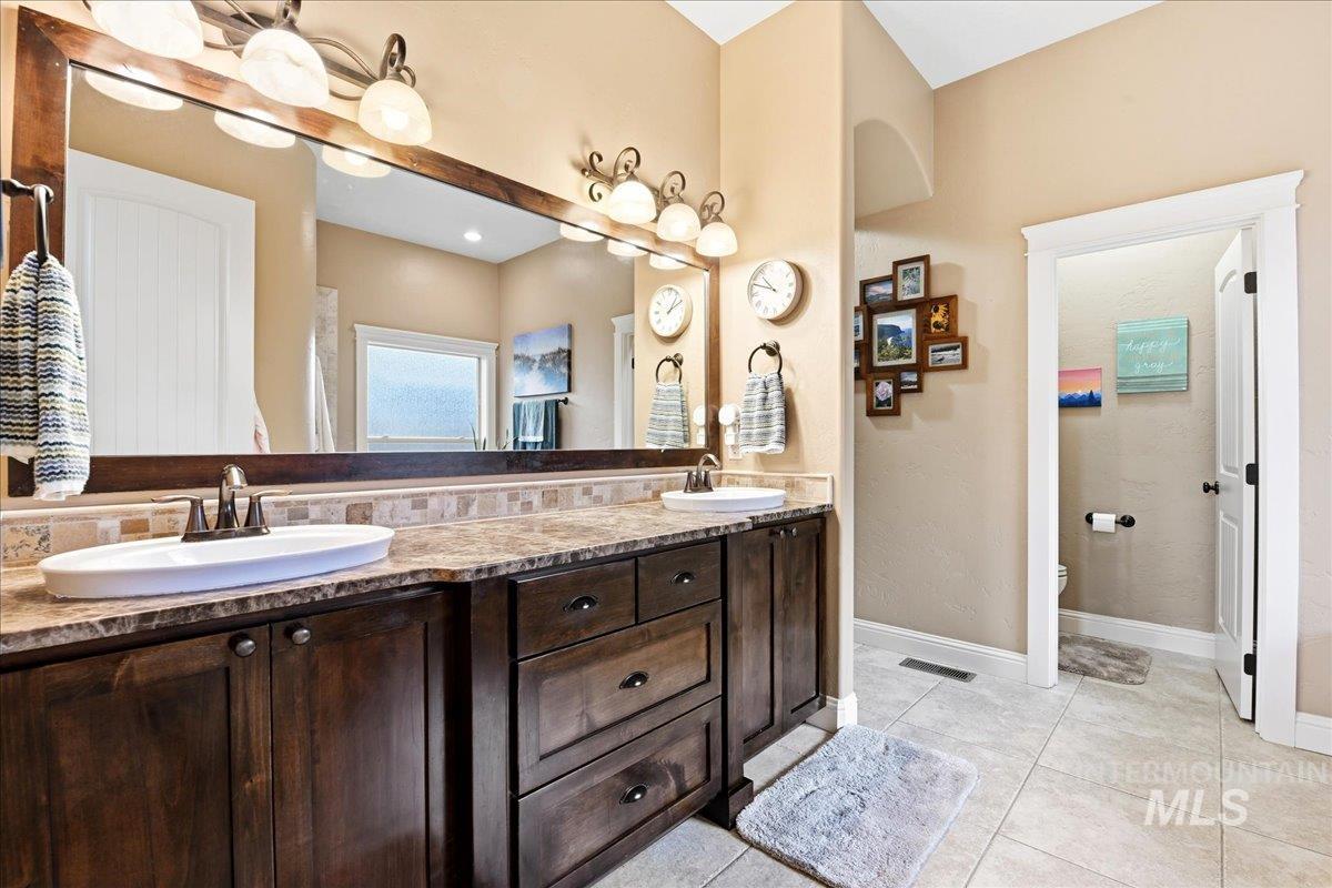 11538 W Sharpthorn Dr, Boise, Idaho 83709, 4 Bedrooms, 3 Bathrooms, Residential For Sale, Price $699,900,MLS 98982522