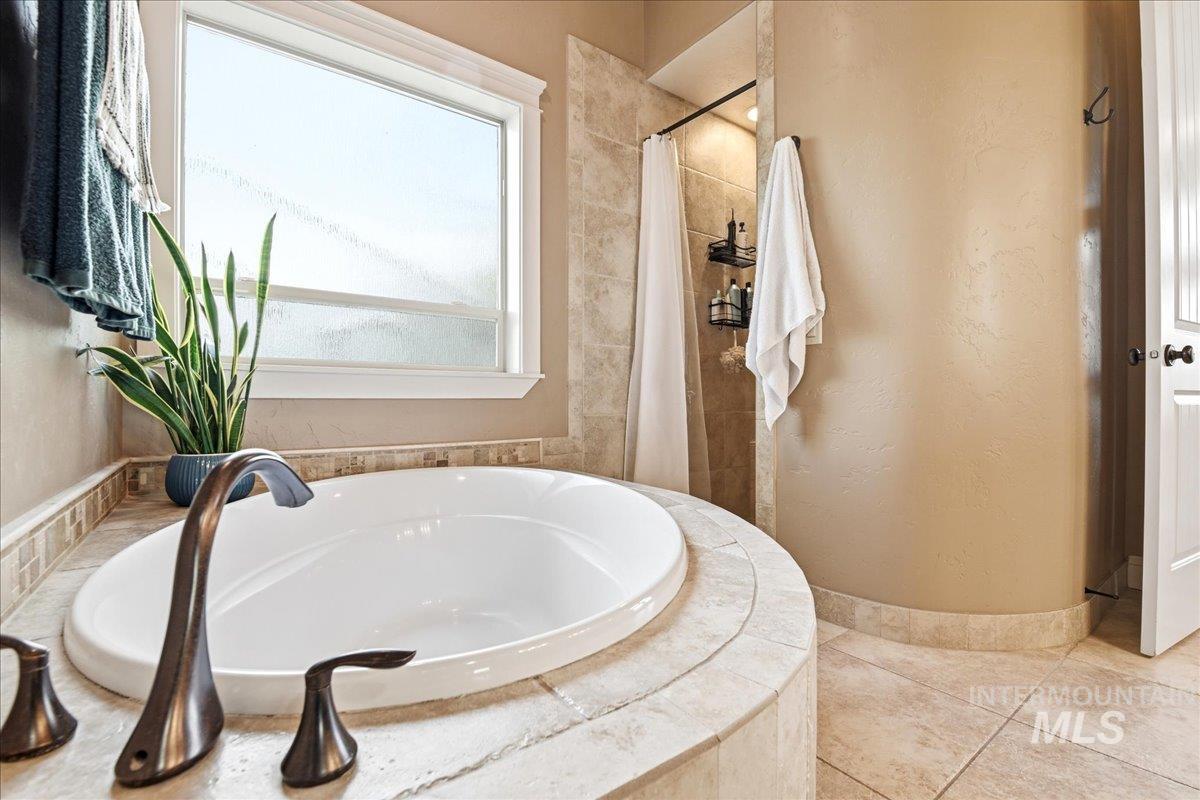 11538 W Sharpthorn Dr, Boise, Idaho 83709, 4 Bedrooms, 3 Bathrooms, Residential For Sale, Price $699,900,MLS 98982522