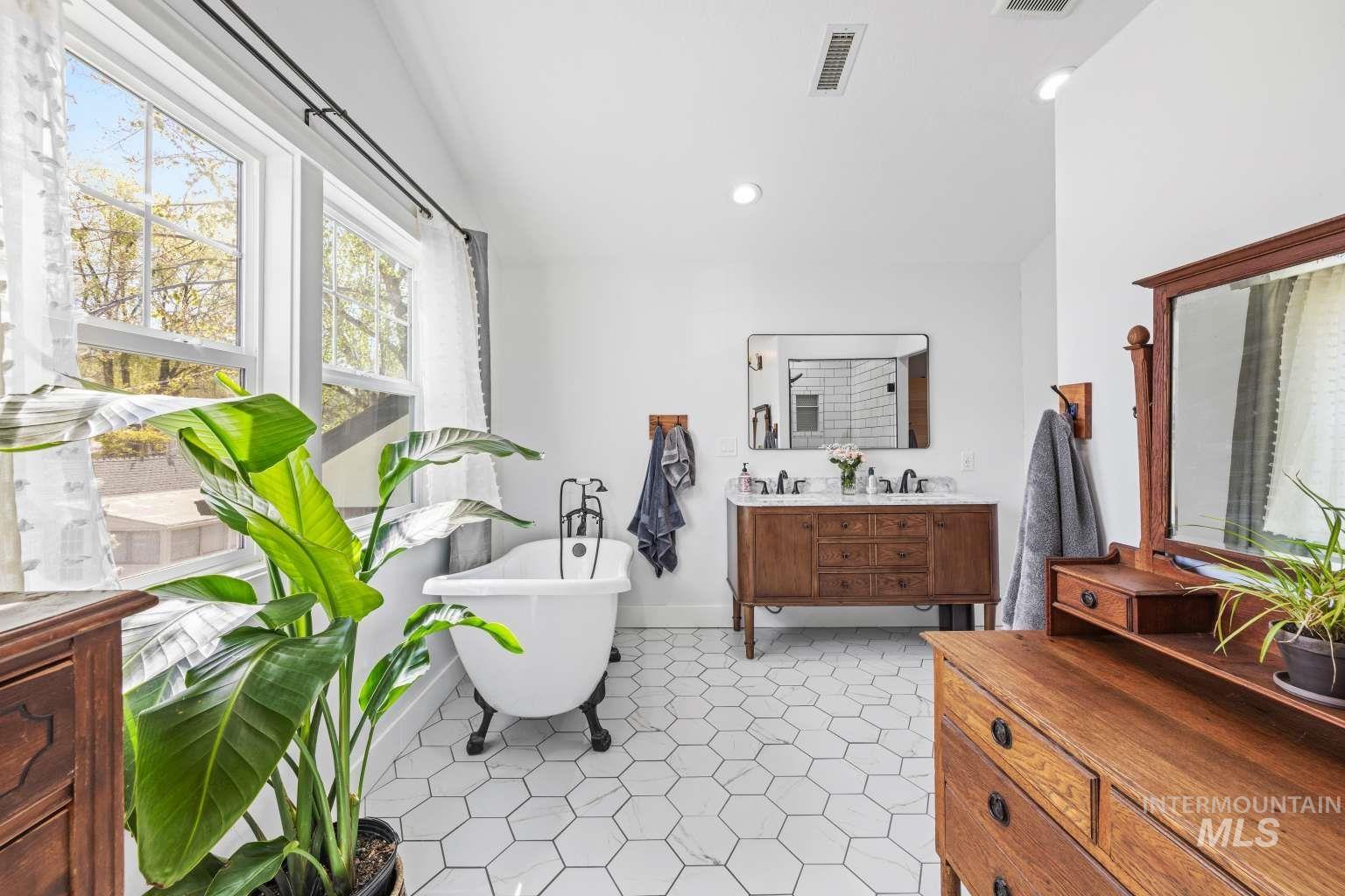 409 W Ada St, Boise, Idaho 83702, 5 Bedrooms, 3 Bathrooms, Residential For Sale, Price $1,200,000, 98982523