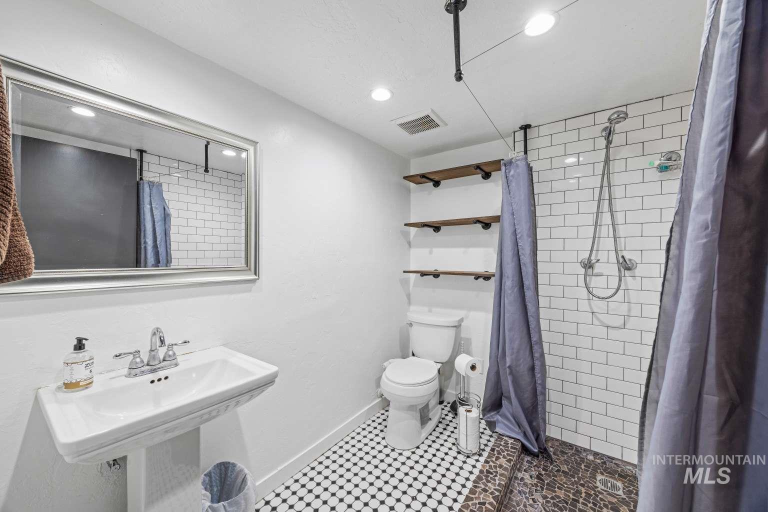 409 W Ada St, Boise, Idaho 83702, 5 Bedrooms, 3 Bathrooms, Residential For Sale, Price $1,200,000, 98982523