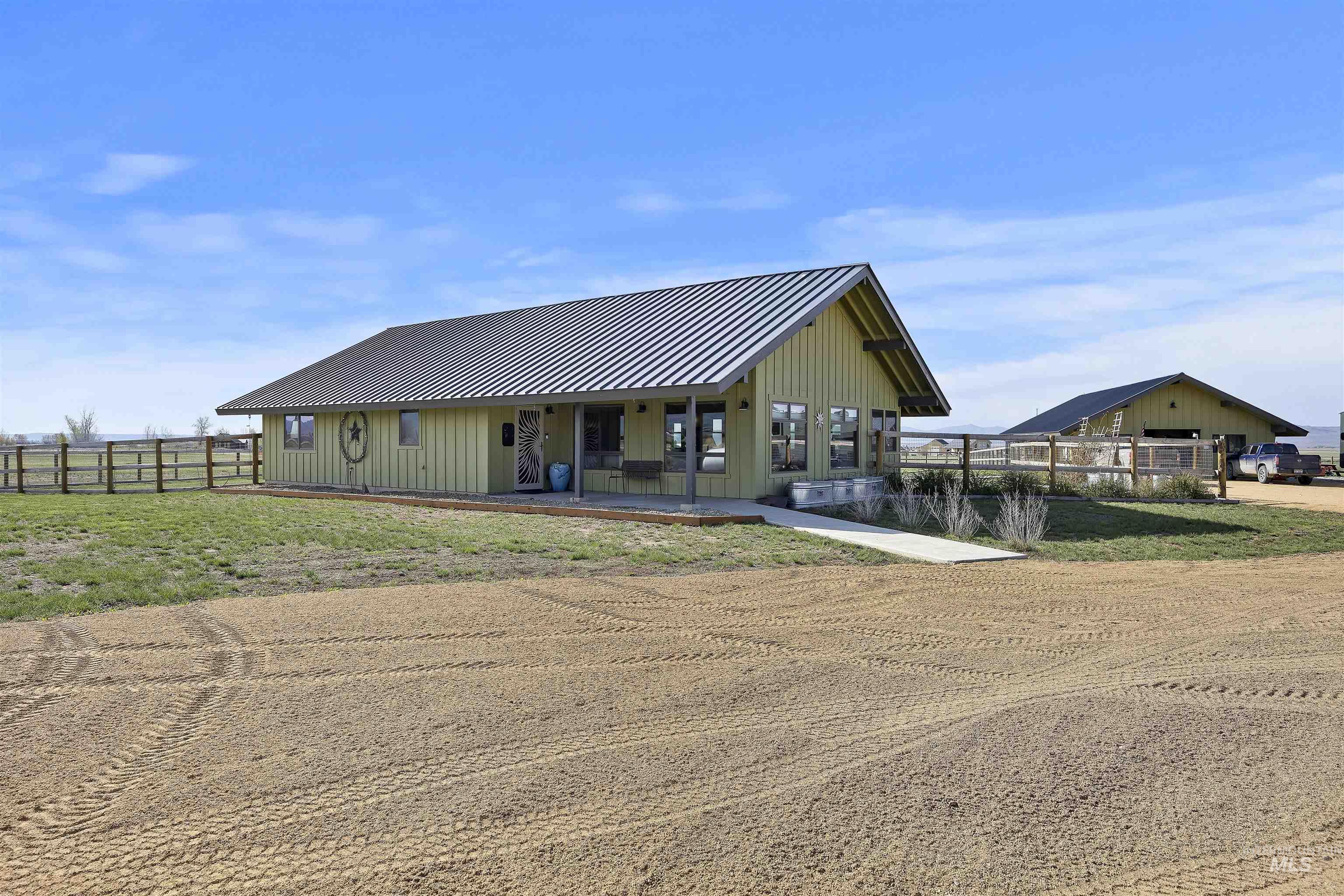 115 W Horseshoe Loop, Fairfield, Idaho 83327, 2 Bedrooms, 2.5 Bathrooms, Residential For Sale, Price $675,000,MLS 98982524