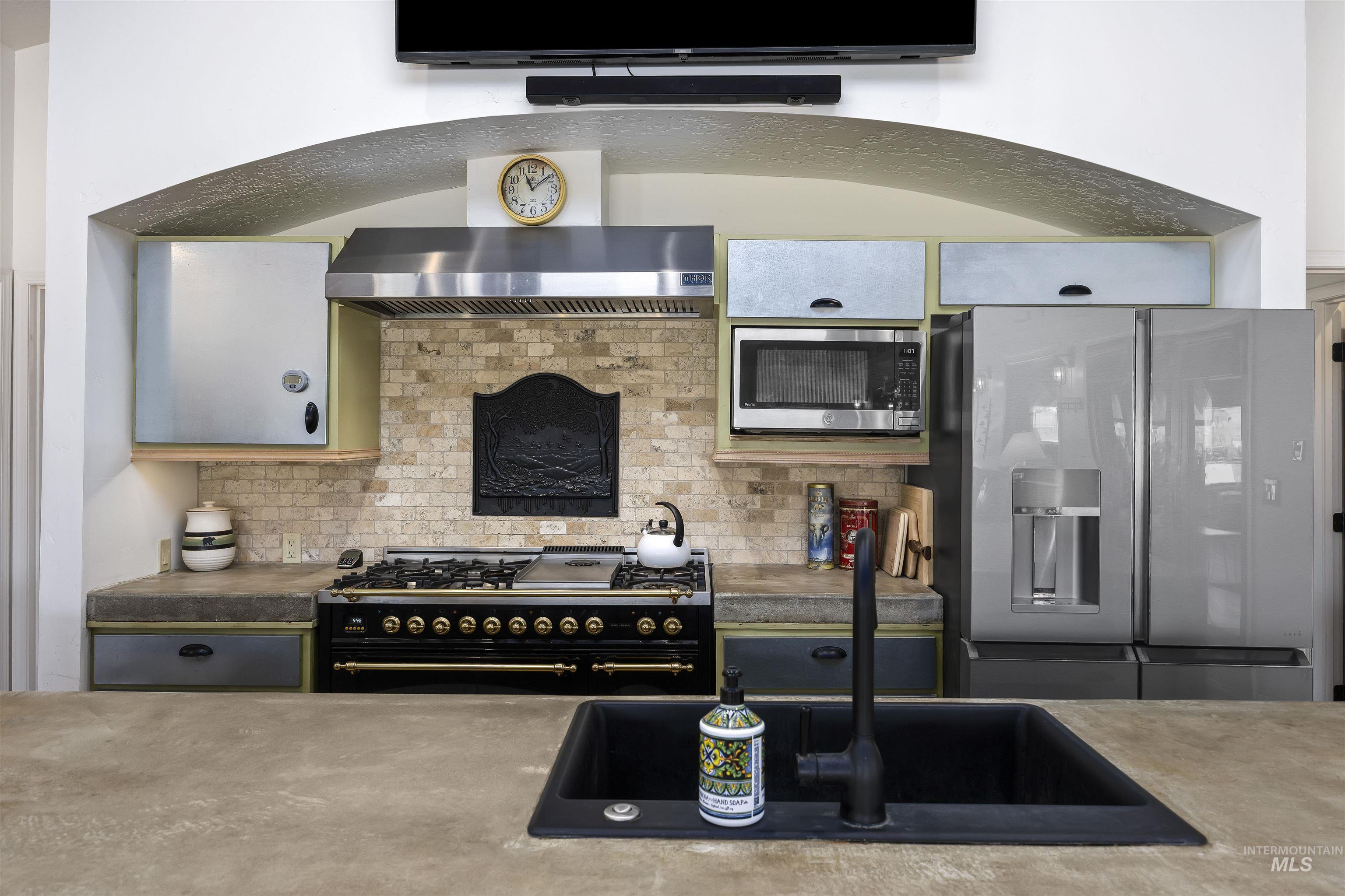 115 W Horseshoe Loop, Fairfield, Idaho 83327, 2 Bedrooms, 2.5 Bathrooms, Residential For Sale, Price $675,000,MLS 98982524