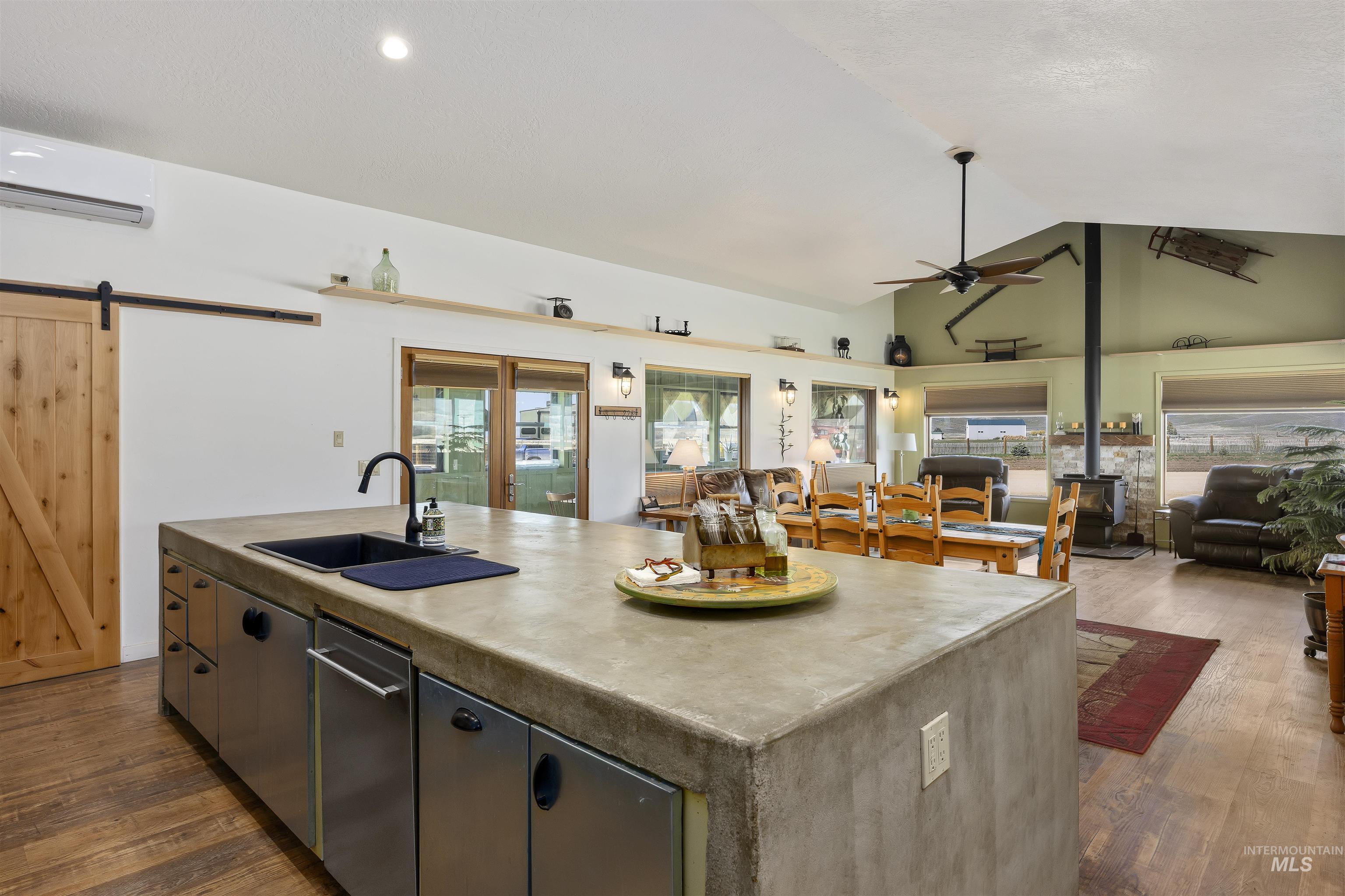 115 W Horseshoe Loop, Fairfield, Idaho 83327, 2 Bedrooms, 2.5 Bathrooms, Residential For Sale, Price $675,000,MLS 98982524