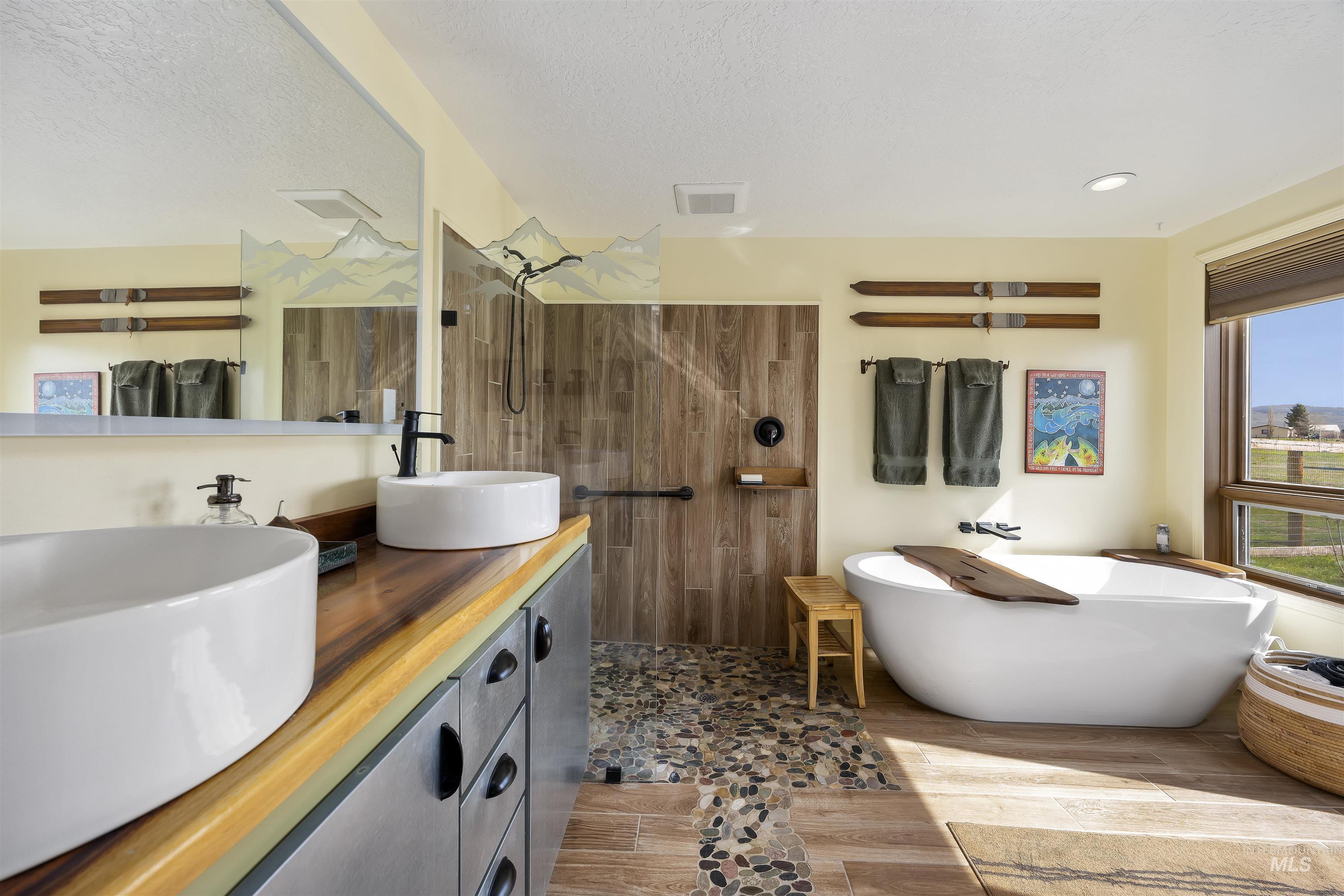 115 W Horseshoe Loop, Fairfield, Idaho 83327, 2 Bedrooms, 2.5 Bathrooms, Residential For Sale, Price $675,000,MLS 98982524