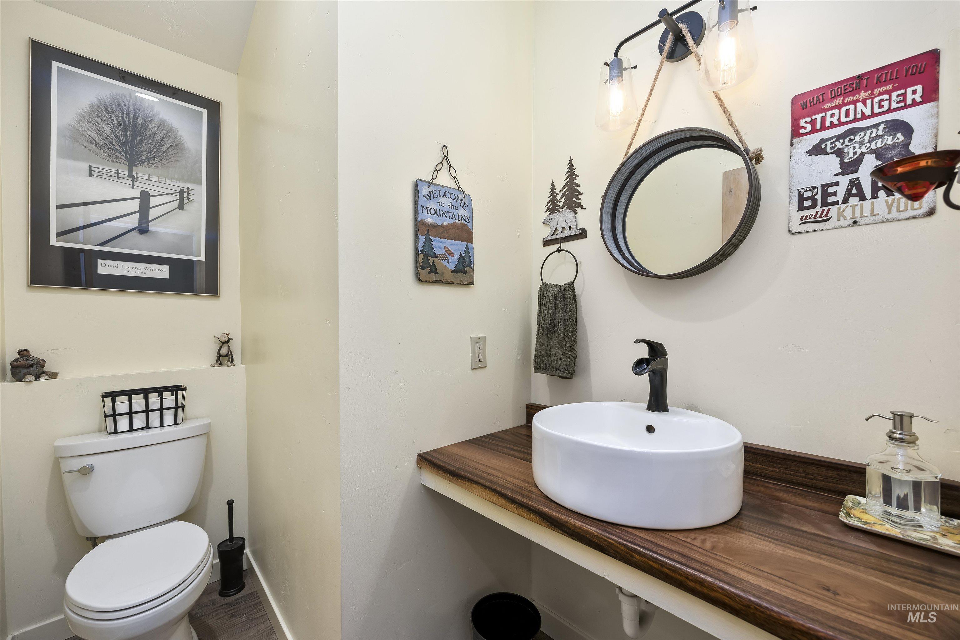 115 W Horseshoe Loop, Fairfield, Idaho 83327, 2 Bedrooms, 2.5 Bathrooms, Residential For Sale, Price $675,000,MLS 98982524