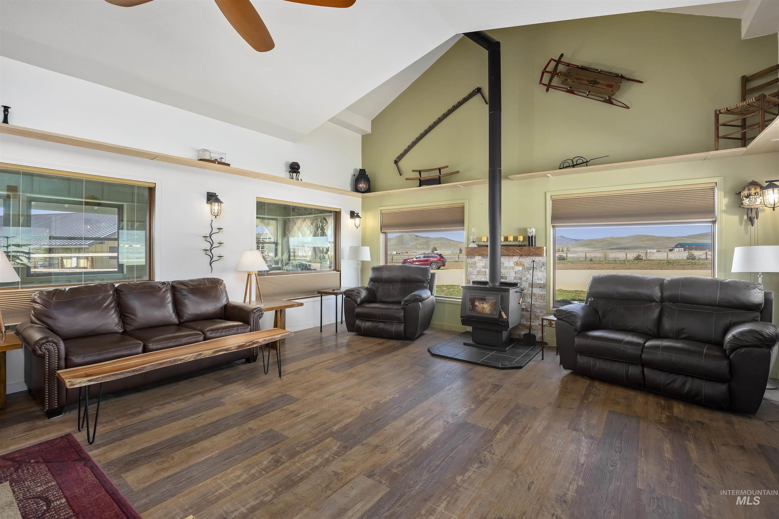 115 W Horseshoe Loop, Fairfield, Idaho 83327, 2 Bedrooms, 2.5 Bathrooms, Residential For Sale, Price $675,000,MLS 98982524