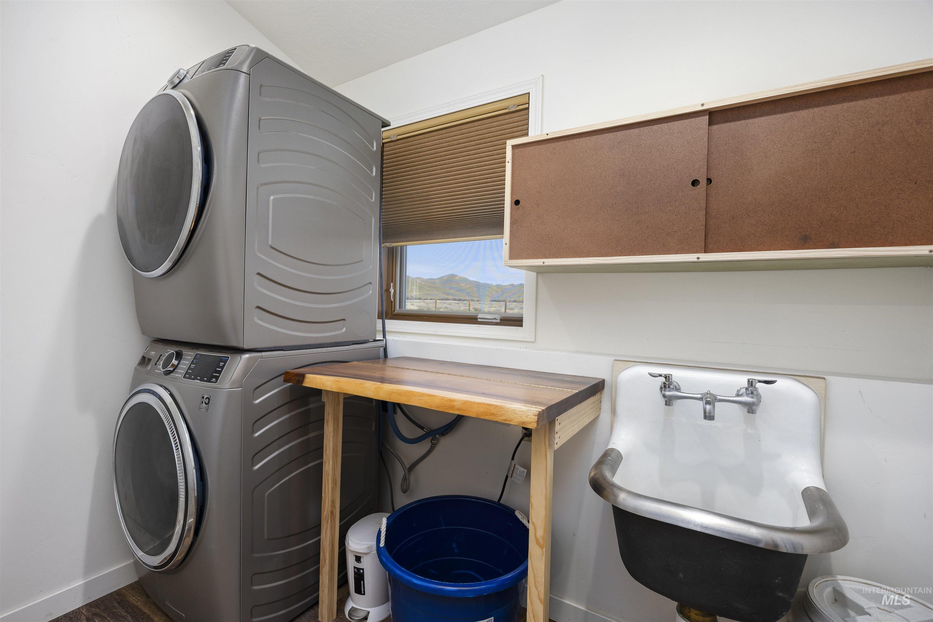 115 W Horseshoe Loop, Fairfield, Idaho 83327, 2 Bedrooms, 2.5 Bathrooms, Residential For Sale, Price $675,000,MLS 98982524