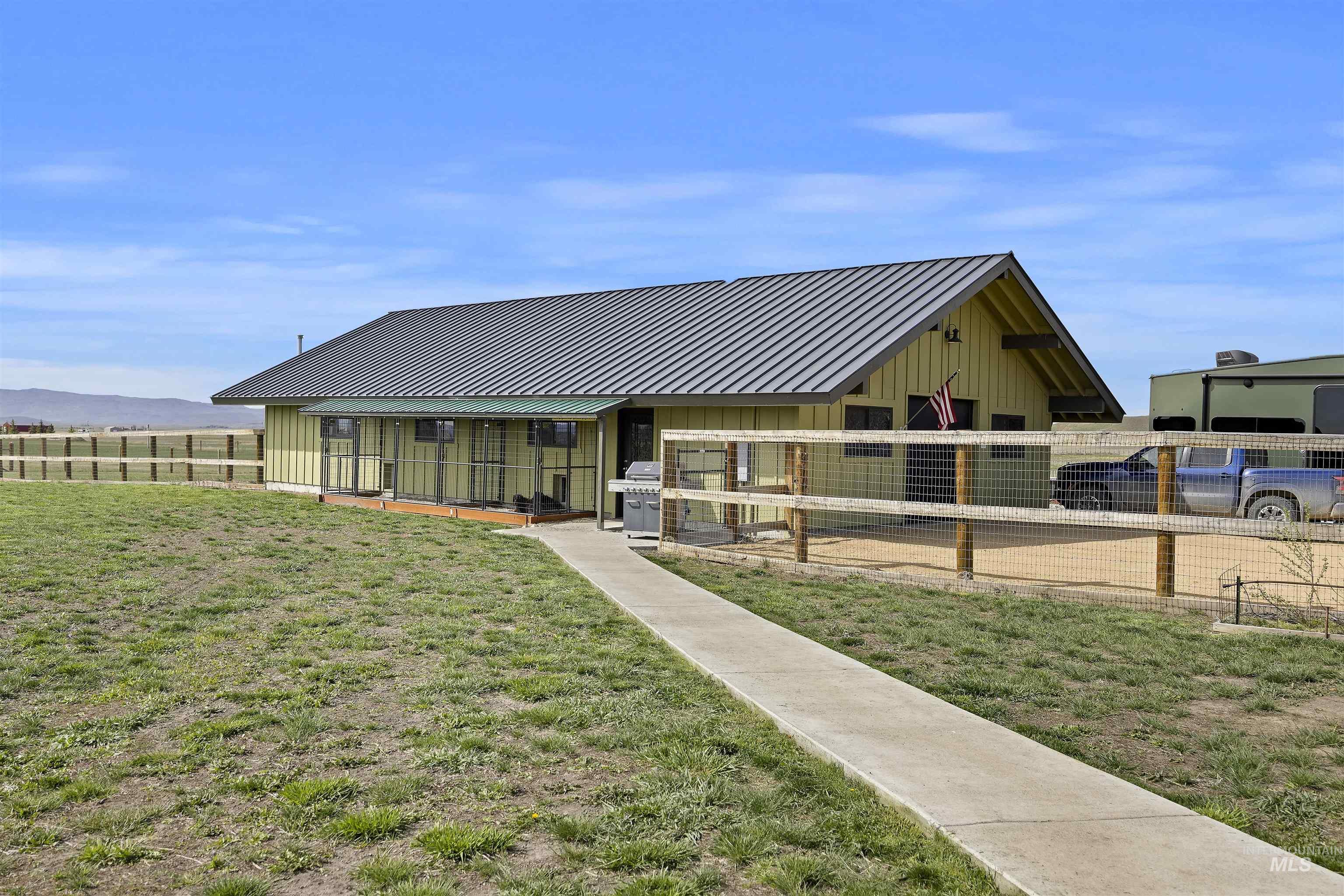 115 W Horseshoe Loop, Fairfield, Idaho 83327, 2 Bedrooms, 2.5 Bathrooms, Residential For Sale, Price $675,000,MLS 98982524