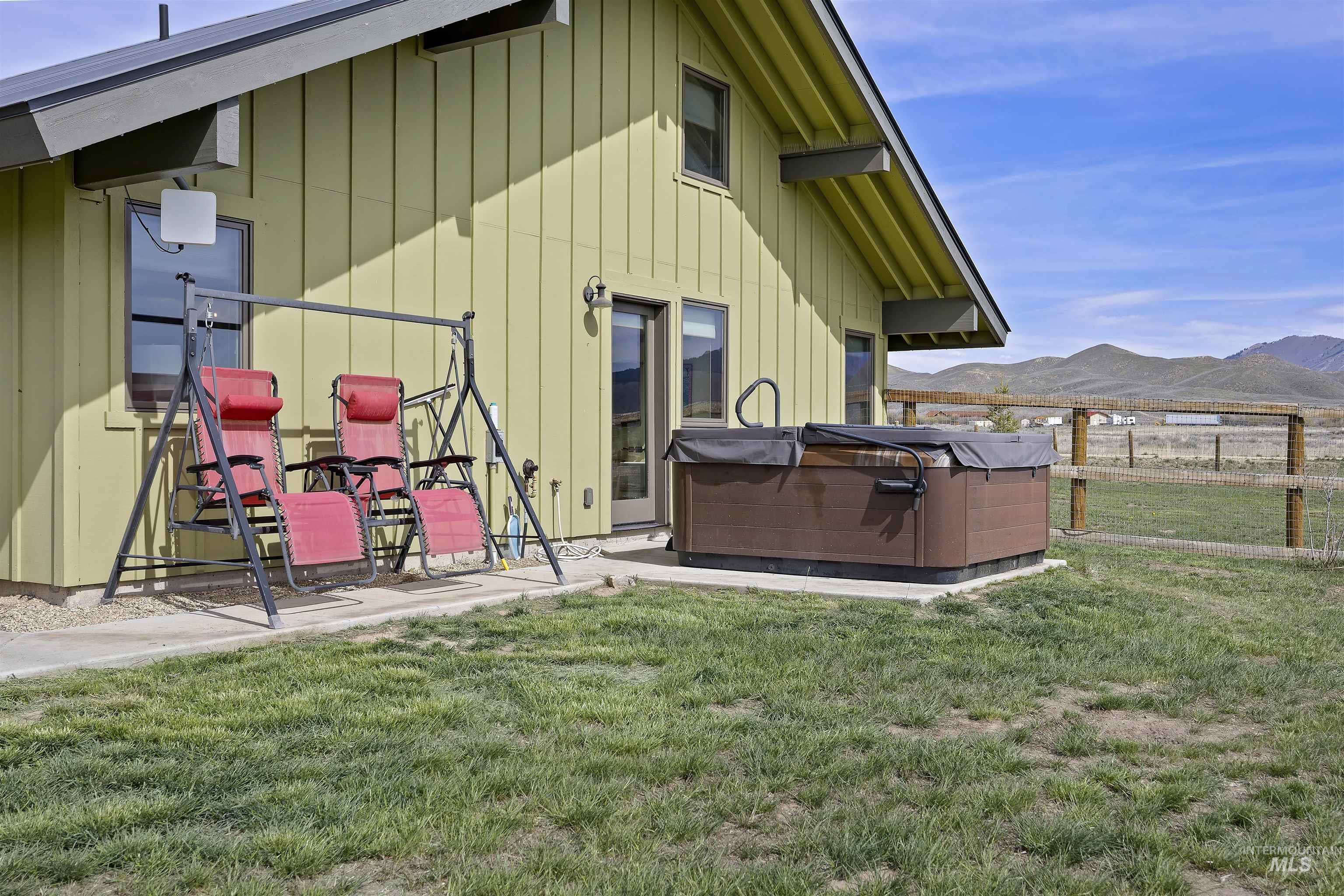 115 W Horseshoe Loop, Fairfield, Idaho 83327, 2 Bedrooms, 2.5 Bathrooms, Residential For Sale, Price $675,000,MLS 98982524