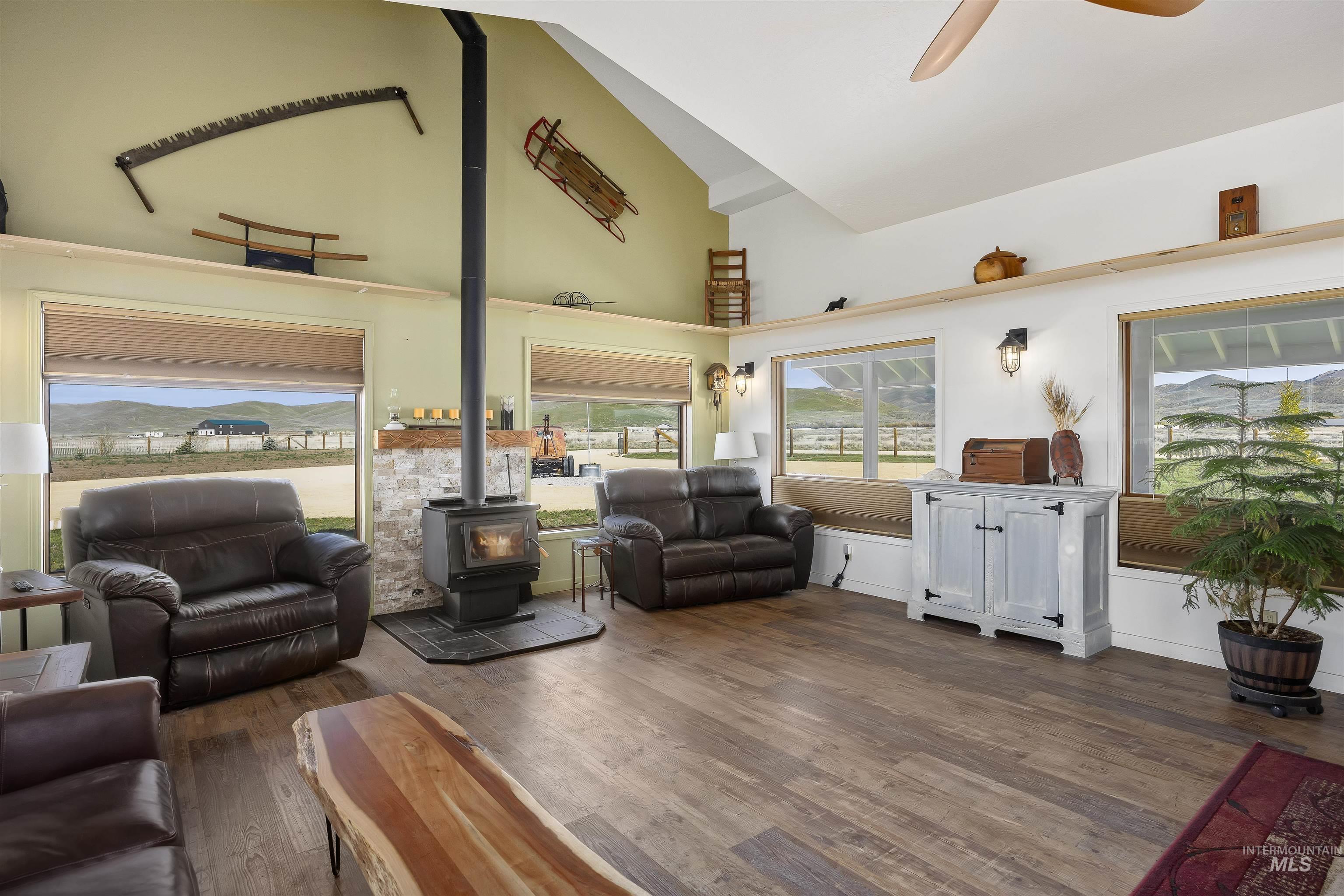 115 W Horseshoe Loop, Fairfield, Idaho 83327, 2 Bedrooms, 2.5 Bathrooms, Residential For Sale, Price $675,000,MLS 98982524