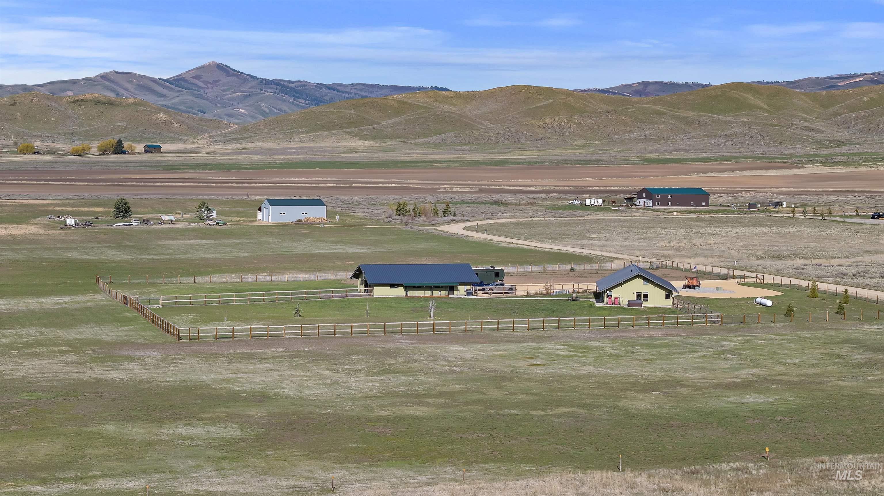 115 W Horseshoe Loop, Fairfield, Idaho 83327, 2 Bedrooms, 2.5 Bathrooms, Residential For Sale, Price $675,000,MLS 98982524