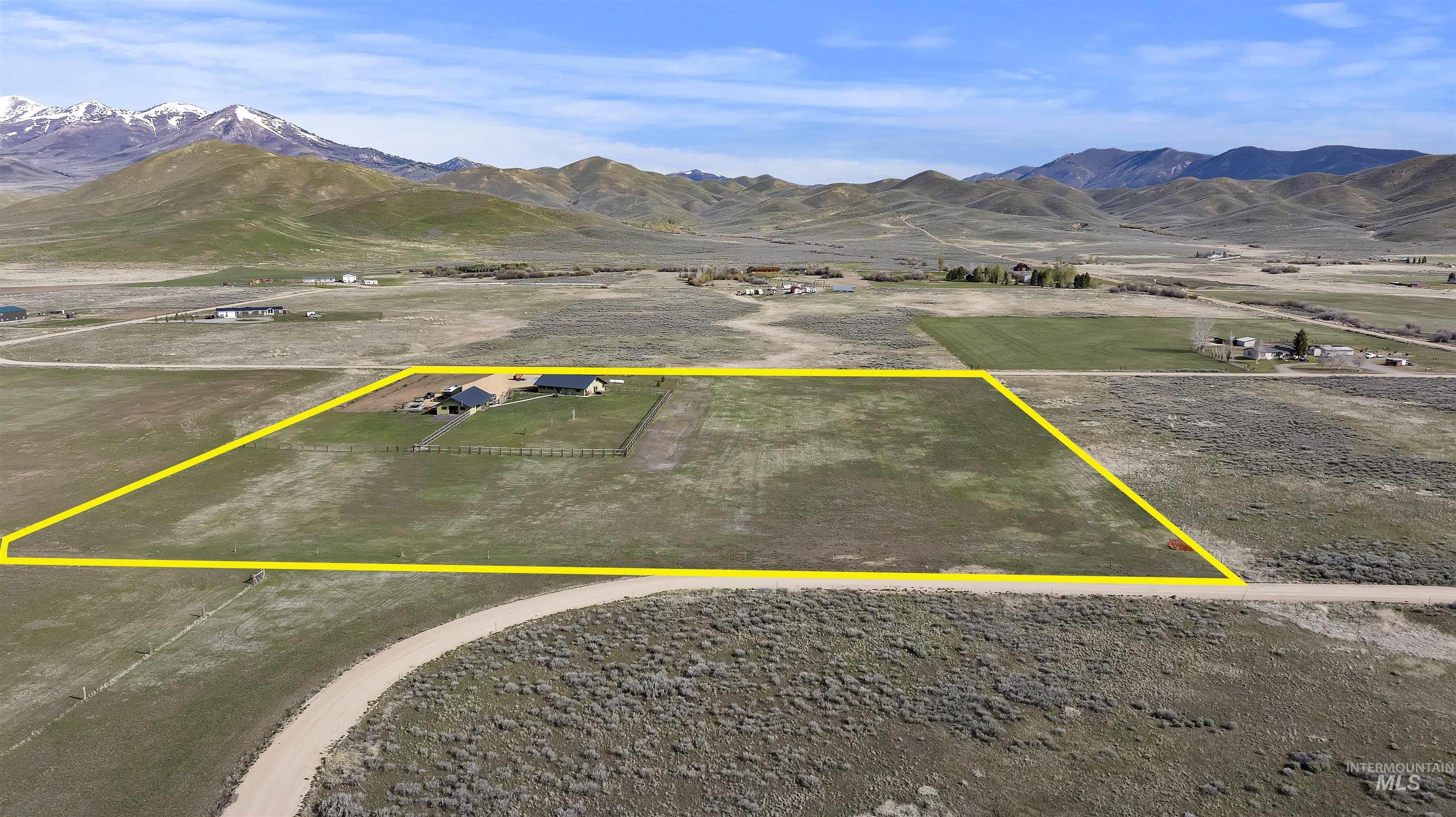 115 W Horseshoe Loop, Fairfield, Idaho 83327, 2 Bedrooms, 2.5 Bathrooms, Residential For Sale, Price $675,000,MLS 98982524