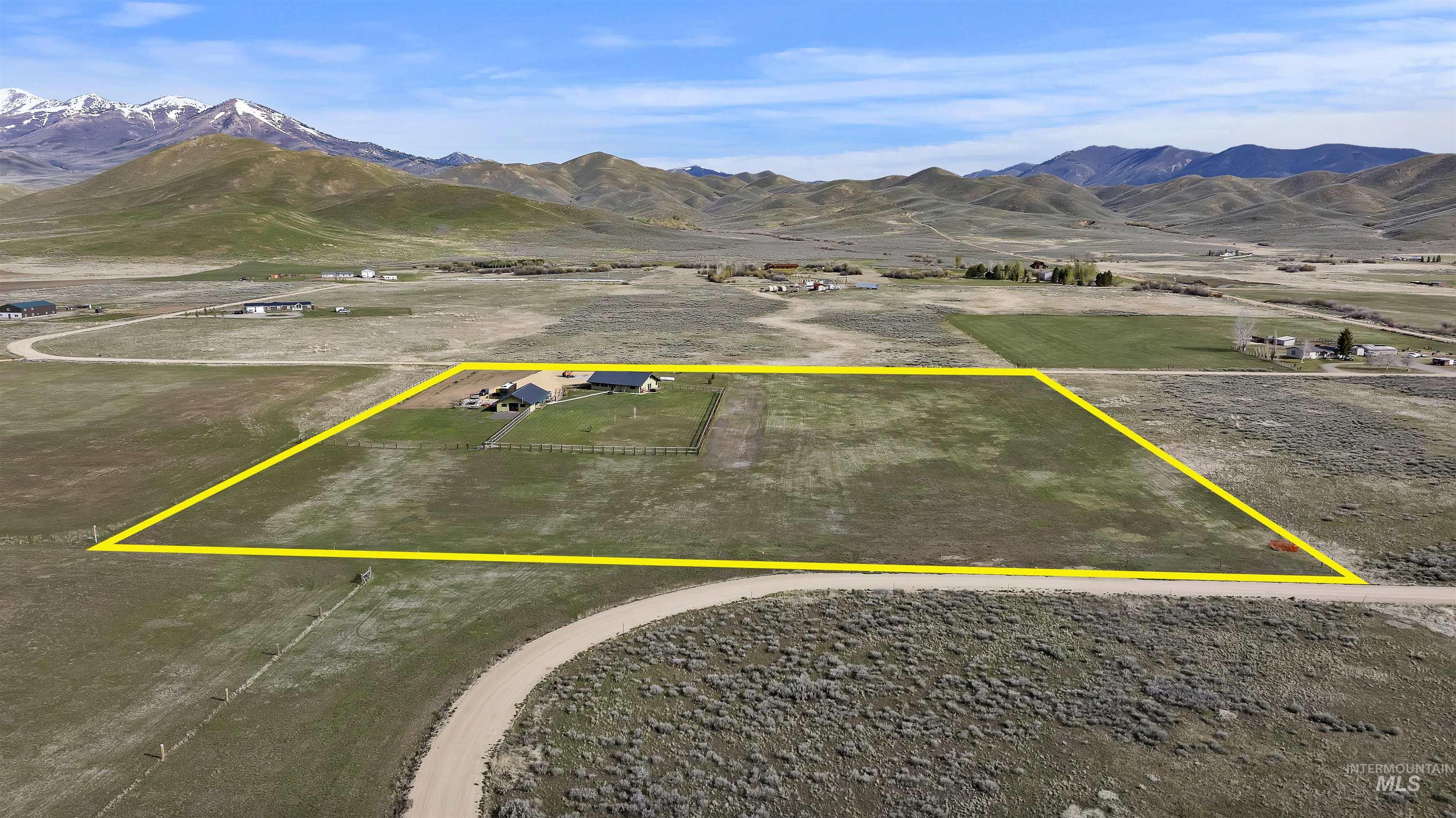 115 W Horseshoe Loop, Fairfield, Idaho 83327, 2 Bedrooms, 2.5 Bathrooms, Residential For Sale, Price $675,000,MLS 98982524