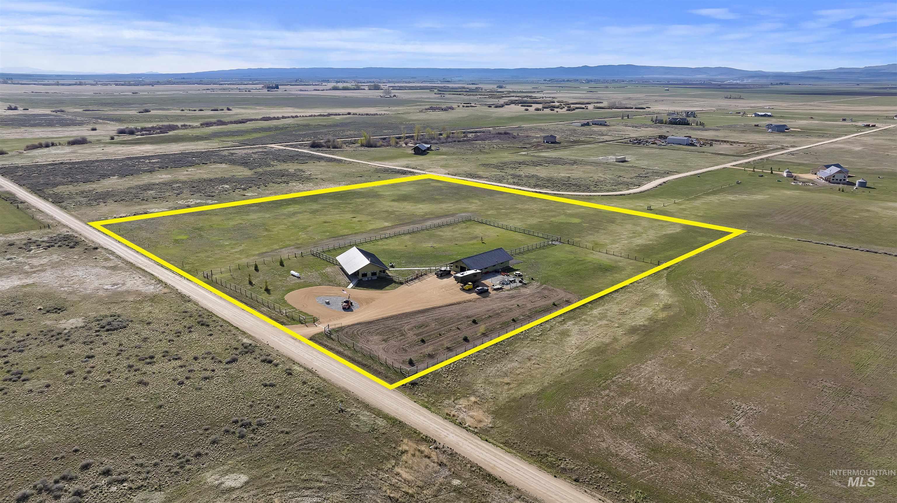 115 W Horseshoe Loop, Fairfield, Idaho 83327, 2 Bedrooms, 2.5 Bathrooms, Residential For Sale, Price $675,000,MLS 98982524