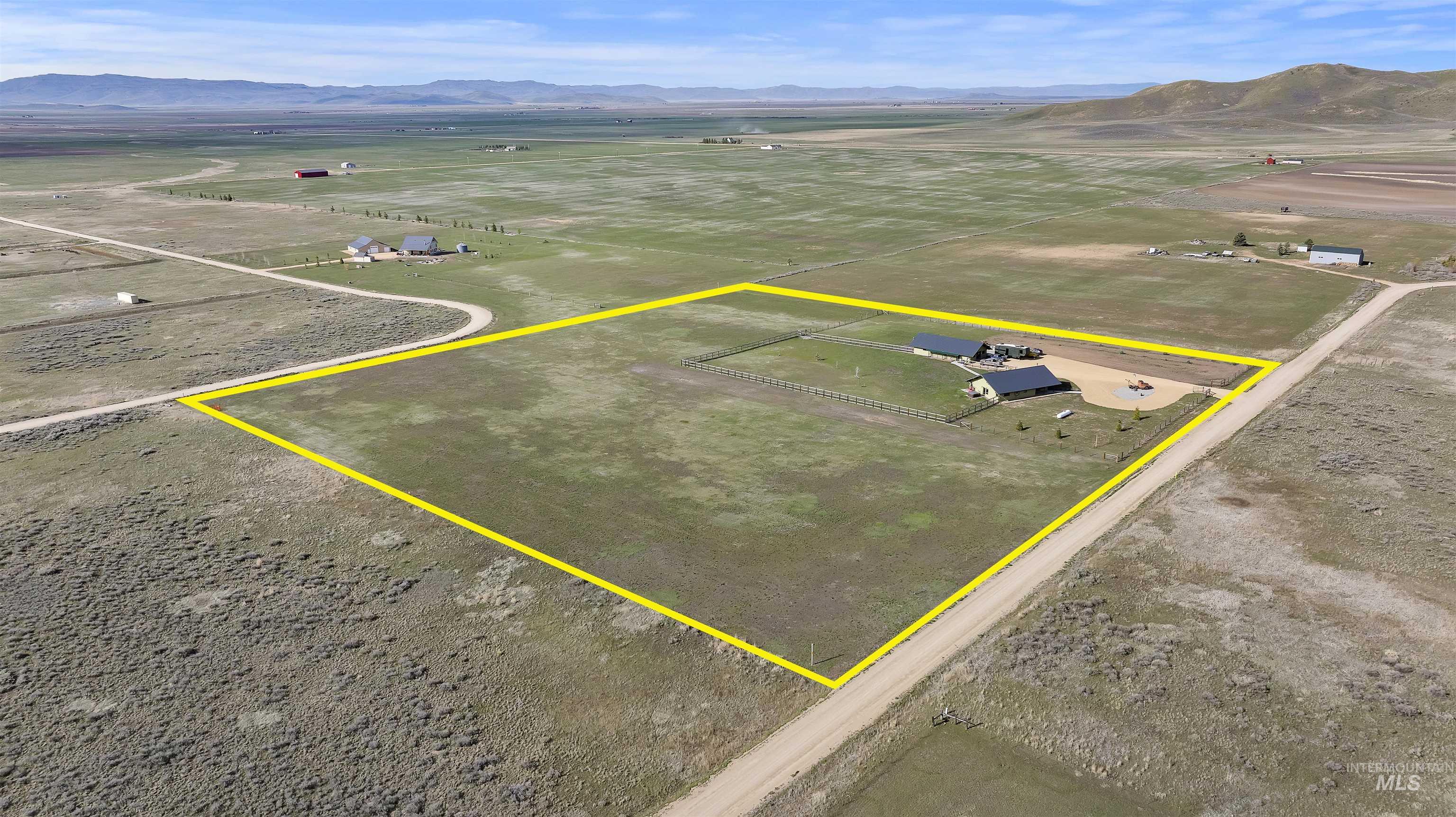 115 W Horseshoe Loop, Fairfield, Idaho 83327, 2 Bedrooms, 2.5 Bathrooms, Residential For Sale, Price $675,000,MLS 98982524