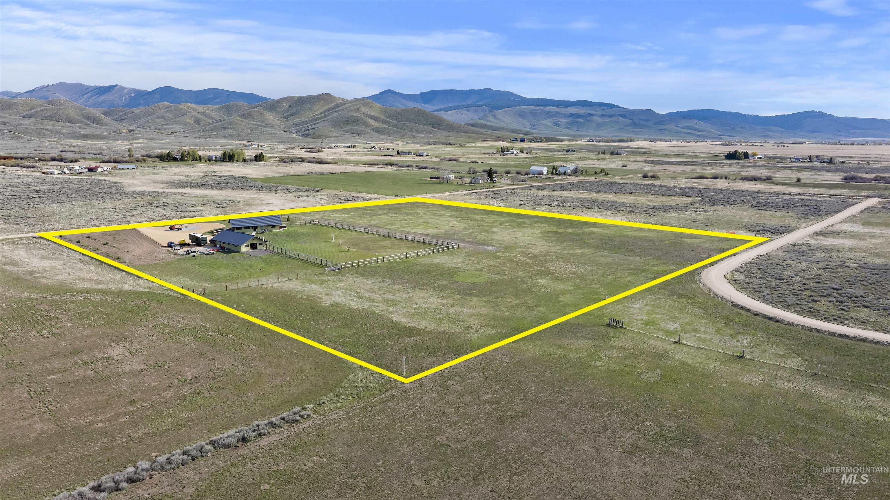 115 W Horseshoe Loop, Fairfield, Idaho 83327, 2 Bedrooms, 2.5 Bathrooms, Residential For Sale, Price $675,000,MLS 98982524