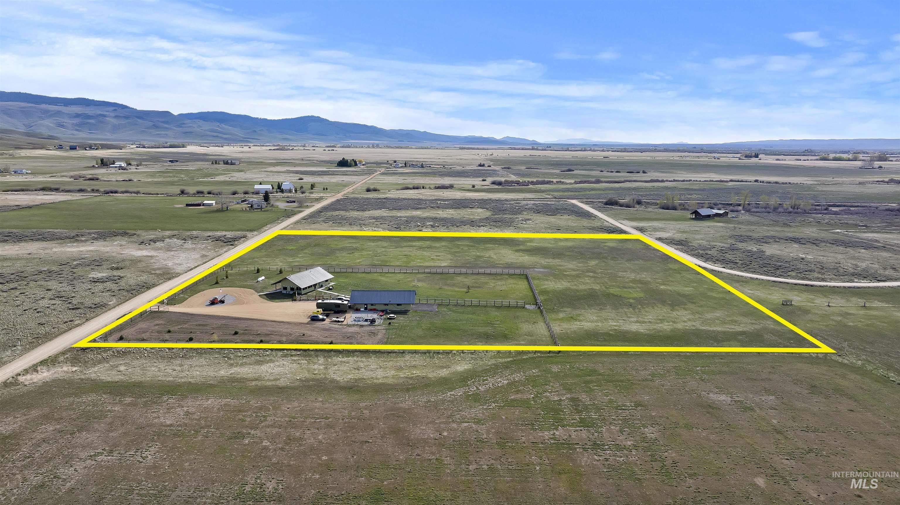 115 W Horseshoe Loop, Fairfield, Idaho 83327, 2 Bedrooms, 2.5 Bathrooms, Residential For Sale, Price $675,000,MLS 98982524