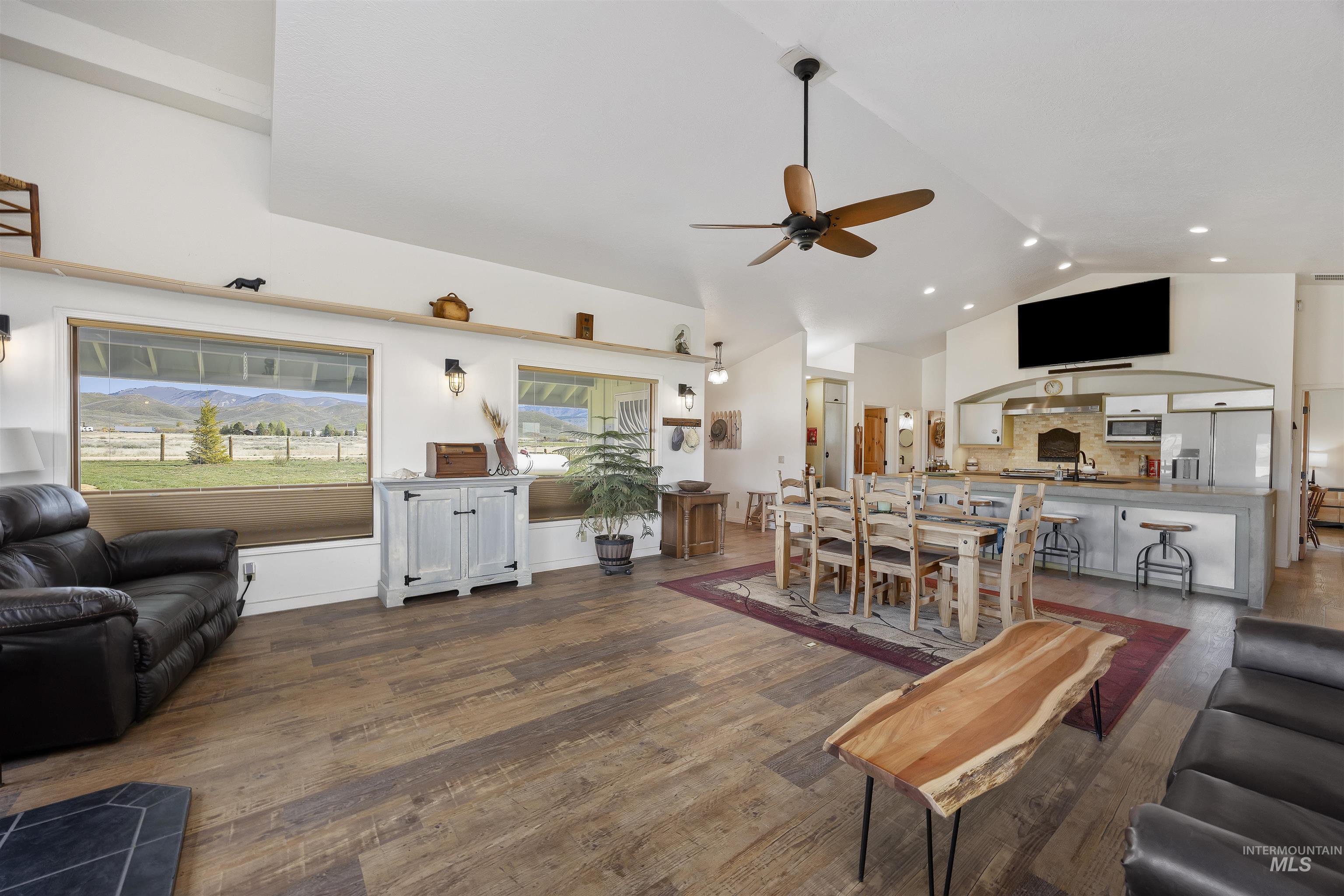 115 W Horseshoe Loop, Fairfield, Idaho 83327, 2 Bedrooms, 2.5 Bathrooms, Residential For Sale, Price $675,000,MLS 98982524