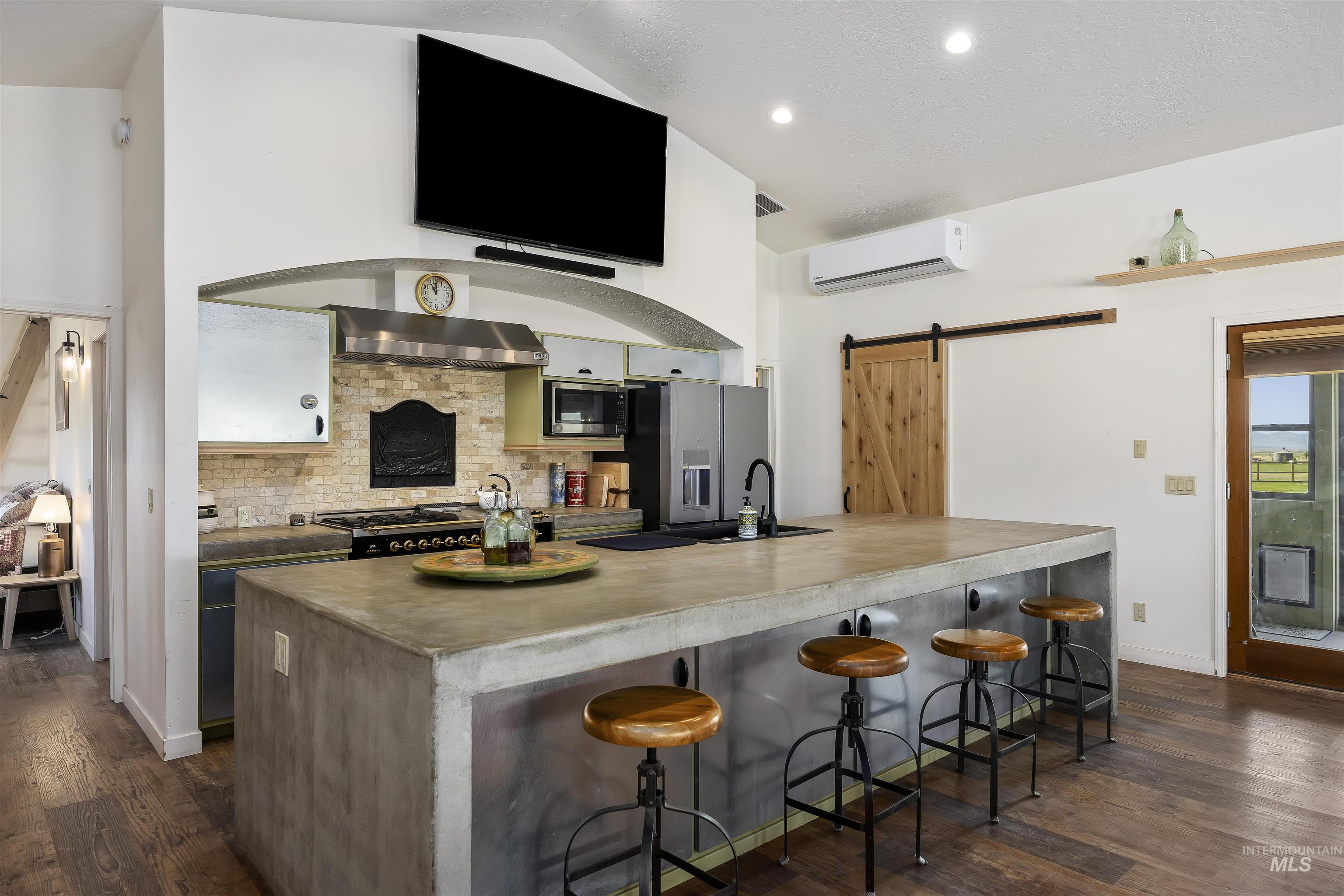 115 W Horseshoe Loop, Fairfield, Idaho 83327, 2 Bedrooms, 2.5 Bathrooms, Residential For Sale, Price $675,000,MLS 98982524