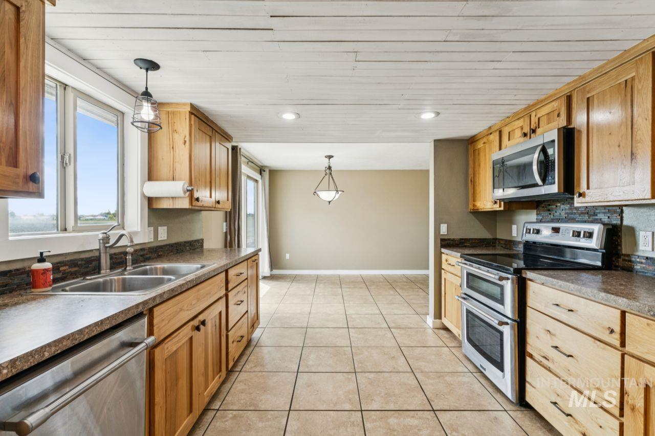 902 S Arizona, Fruitland, Idaho 83619, 3 Bedrooms, 1.5 Bathrooms, Residential For Sale, Price $349,500, 98982525