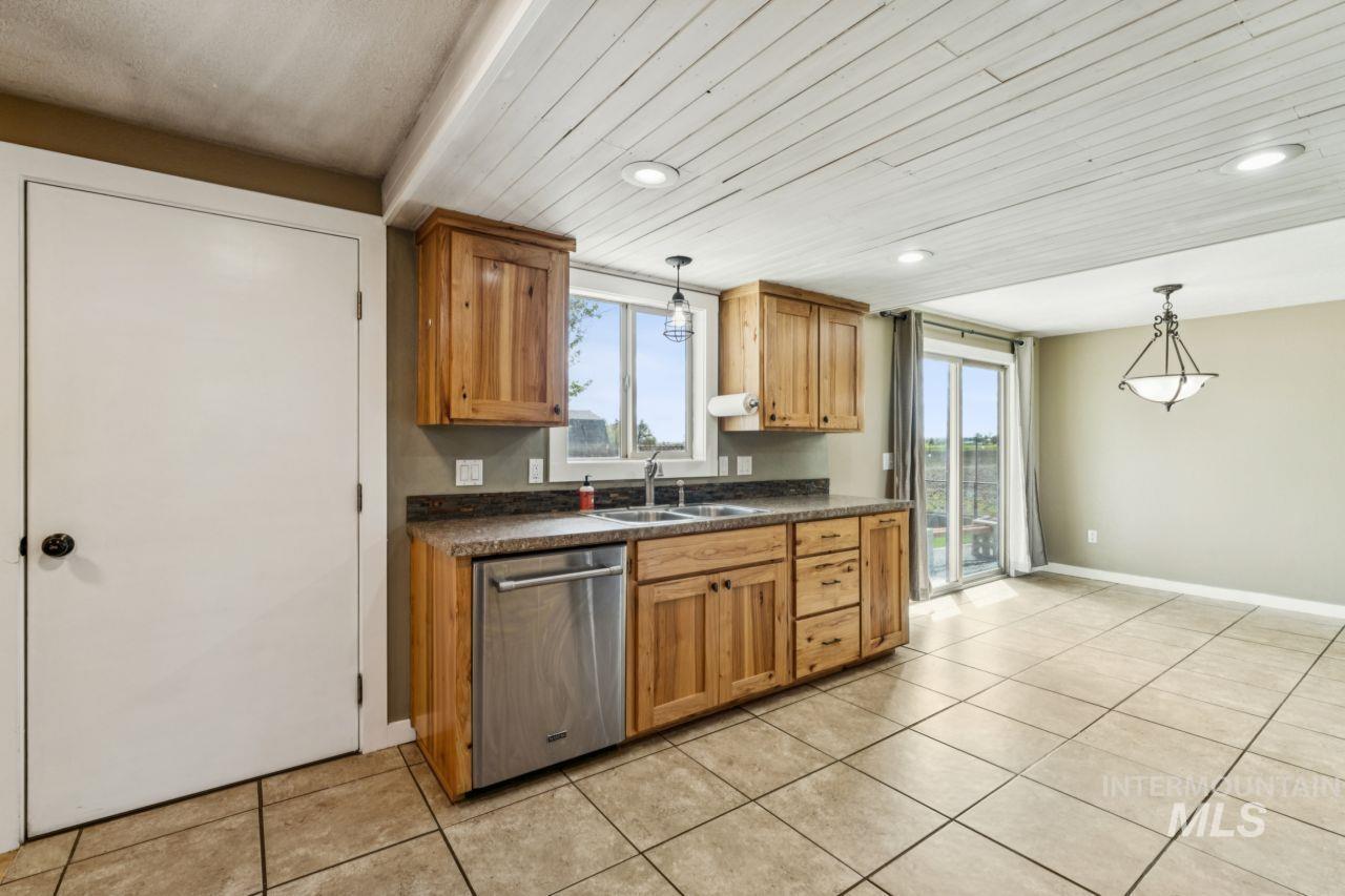 902 S Arizona, Fruitland, Idaho 83619, 3 Bedrooms, 1.5 Bathrooms, Residential For Sale, Price $349,500, 98982525