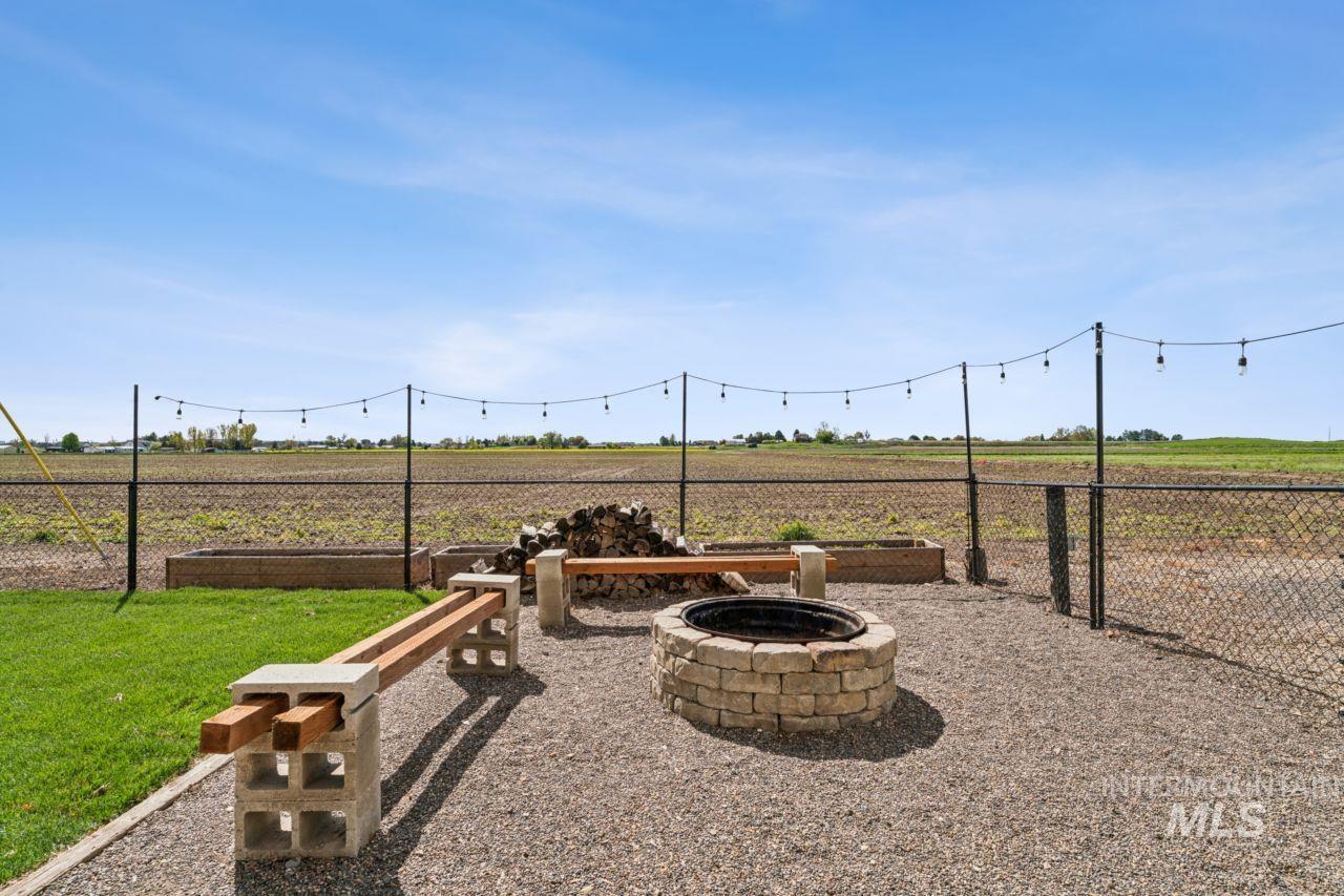 902 S Arizona, Fruitland, Idaho 83619, 3 Bedrooms, 1.5 Bathrooms, Residential For Sale, Price $349,500, 98982525