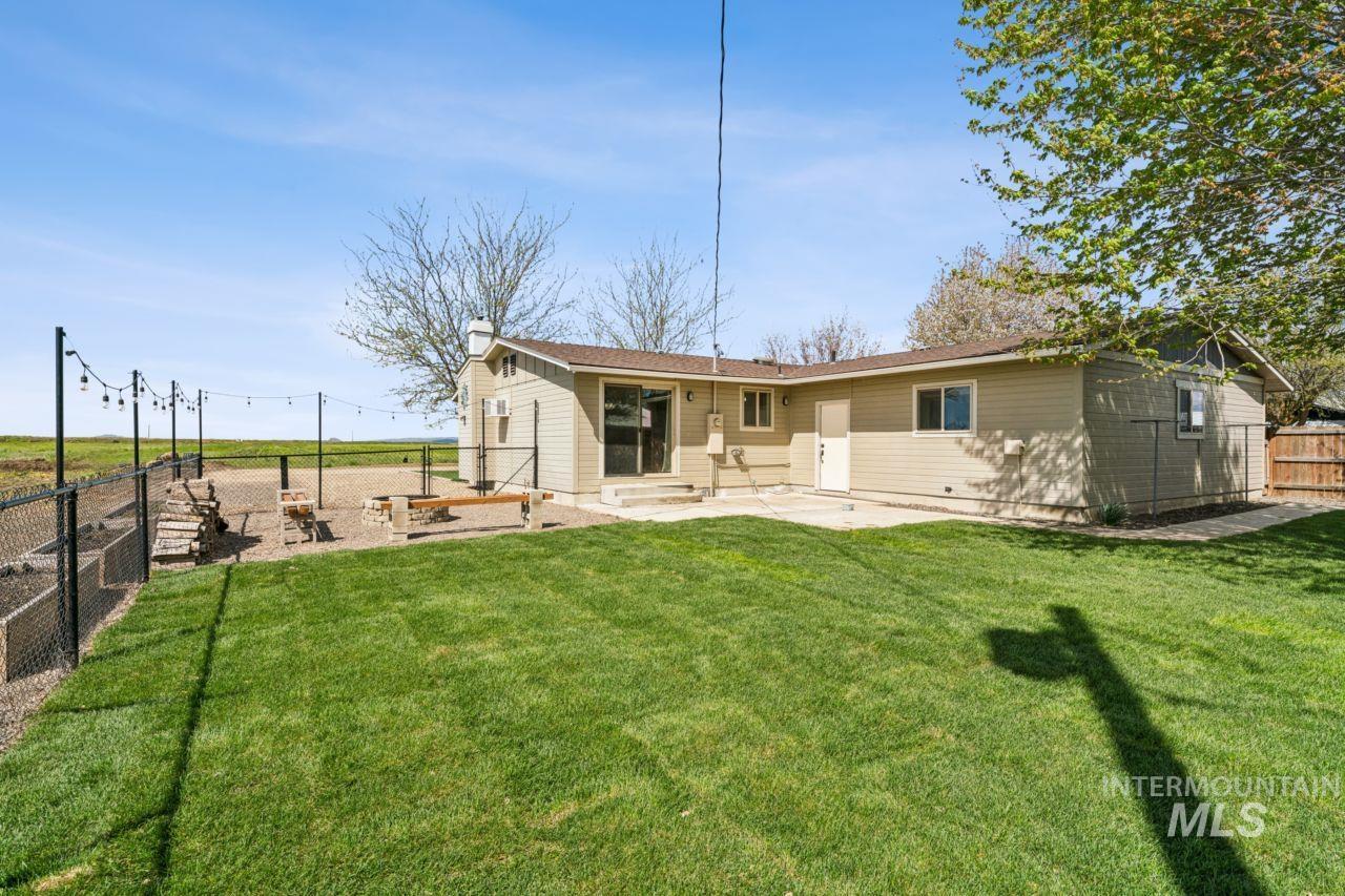 902 S Arizona, Fruitland, Idaho 83619, 3 Bedrooms, 1.5 Bathrooms, Residential For Sale, Price $349,500, 98982525
