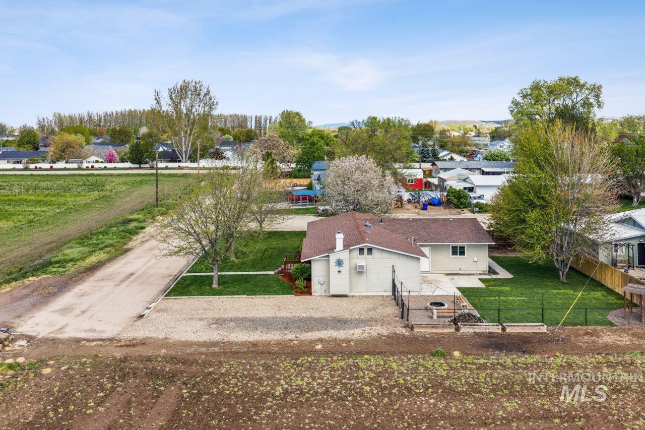 902 S Arizona, Fruitland, Idaho 83619, 3 Bedrooms, 1.5 Bathrooms, Residential For Sale, Price $349,500, 98982525