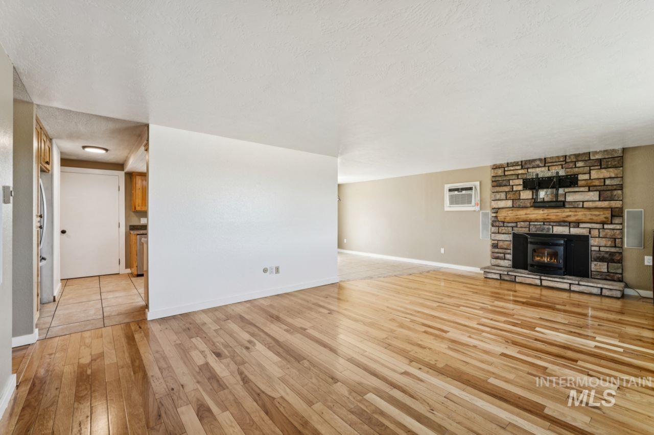 902 S Arizona, Fruitland, Idaho 83619, 3 Bedrooms, 1.5 Bathrooms, Residential For Sale, Price $349,500, 98982525