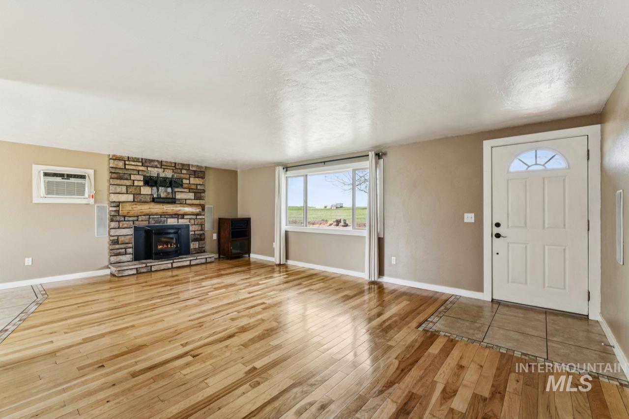 902 S Arizona, Fruitland, Idaho 83619, 3 Bedrooms, 1.5 Bathrooms, Residential For Sale, Price $349,500, 98982525