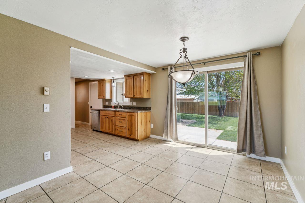 902 S Arizona, Fruitland, Idaho 83619, 3 Bedrooms, 1.5 Bathrooms, Residential For Sale, Price $349,500, 98982525