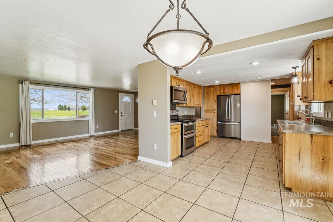 902 S Arizona, Fruitland, Idaho 83619, 3 Bedrooms, 1.5 Bathrooms, Residential For Sale, Price $349,500, 98982525