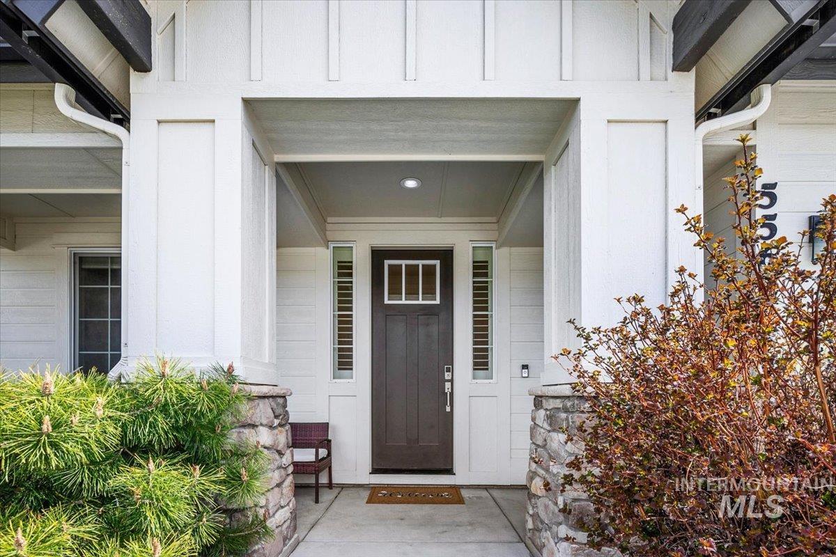 5562 S Astoria Avenue, Meridian, Idaho 83642, 4 Bedrooms, 4 Bathrooms, Residential For Sale, Price $895,000, 98982527