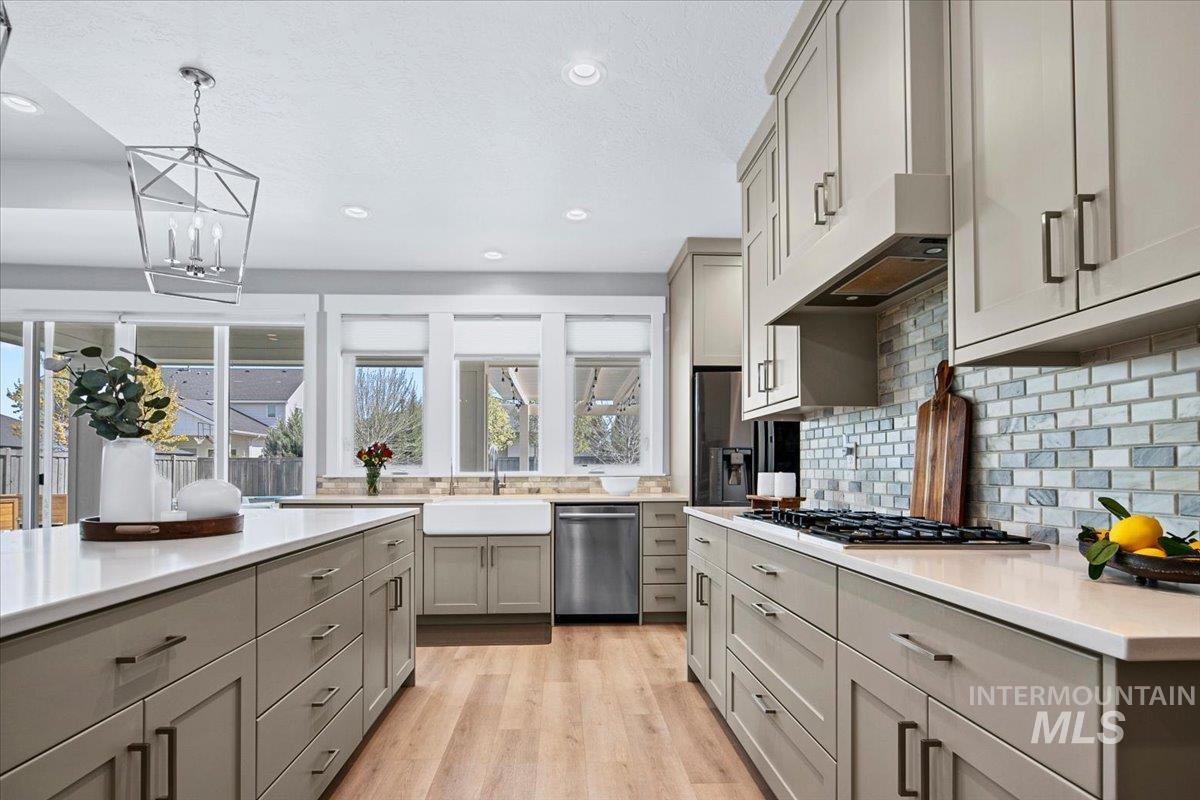 5562 S Astoria Avenue, Meridian, Idaho 83642, 4 Bedrooms, 4 Bathrooms, Residential For Sale, Price $895,000, 98982527