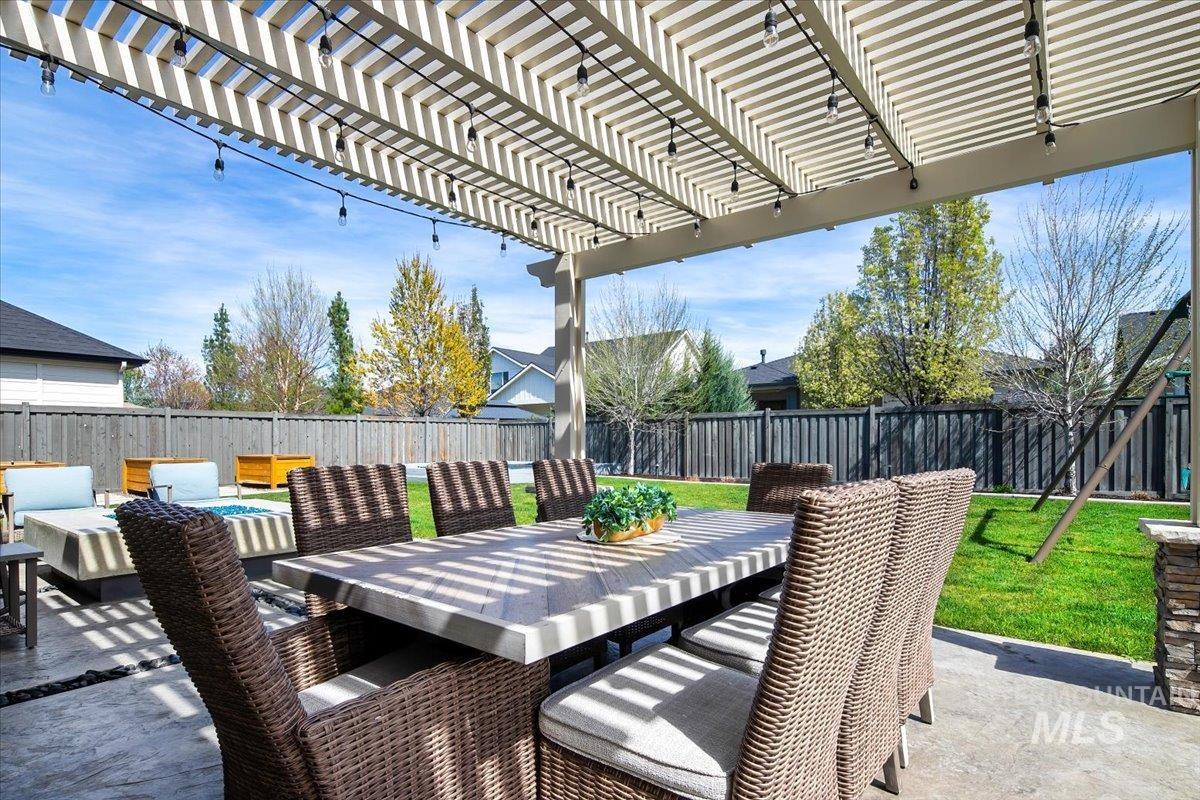 5562 S Astoria Avenue, Meridian, Idaho 83642, 4 Bedrooms, 4 Bathrooms, Residential For Sale, Price $895,000, 98982527