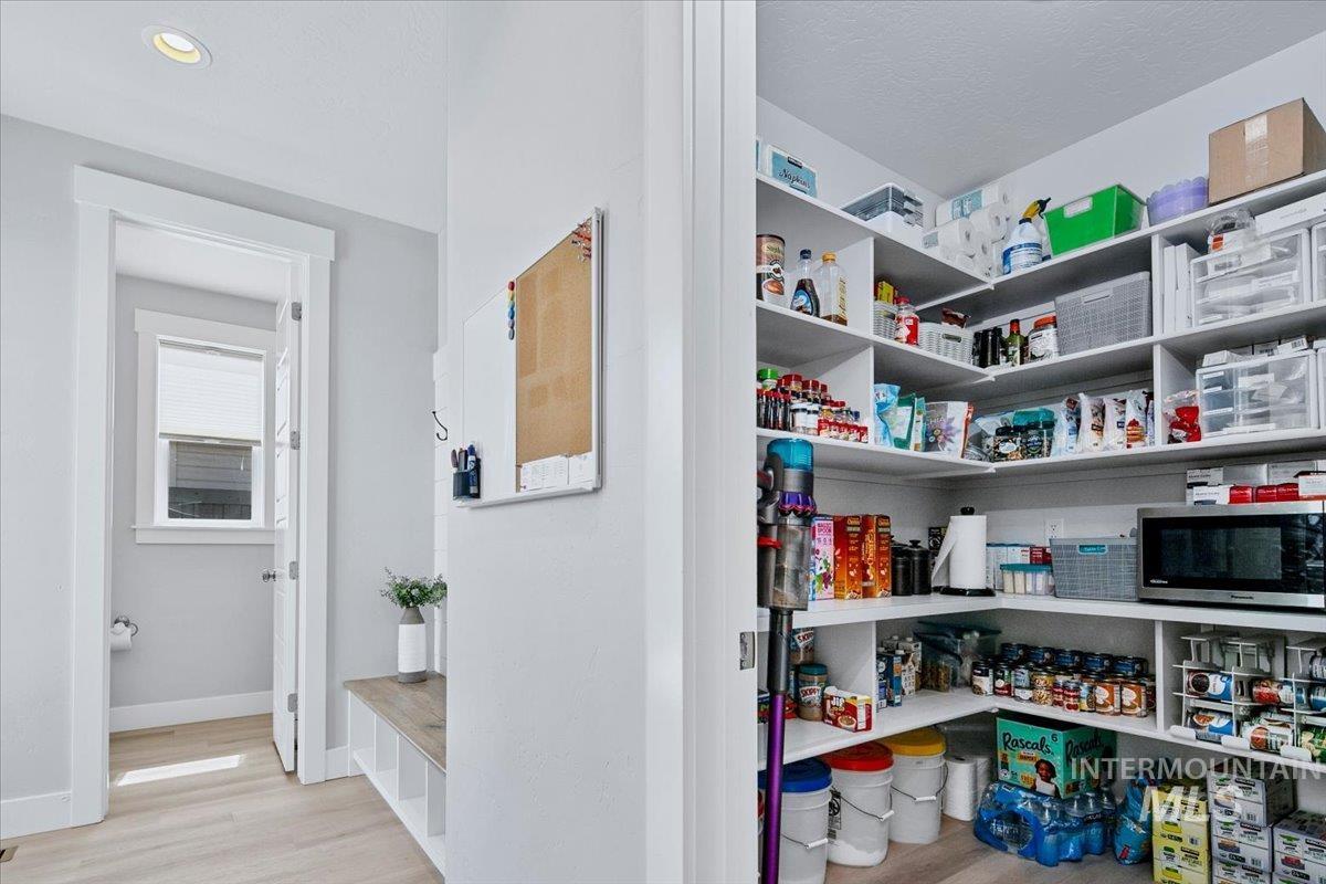 5562 S Astoria Avenue, Meridian, Idaho 83642, 4 Bedrooms, 4 Bathrooms, Residential For Sale, Price $895,000, 98982527