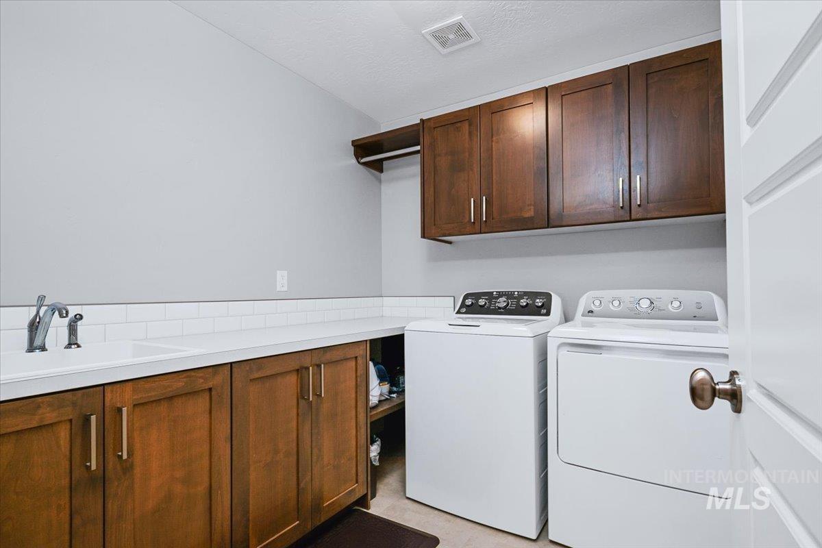 5562 S Astoria Avenue, Meridian, Idaho 83642, 4 Bedrooms, 4 Bathrooms, Residential For Sale, Price $895,000, 98982527