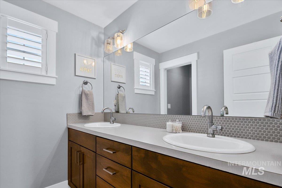 5562 S Astoria Avenue, Meridian, Idaho 83642, 4 Bedrooms, 4 Bathrooms, Residential For Sale, Price $895,000, 98982527