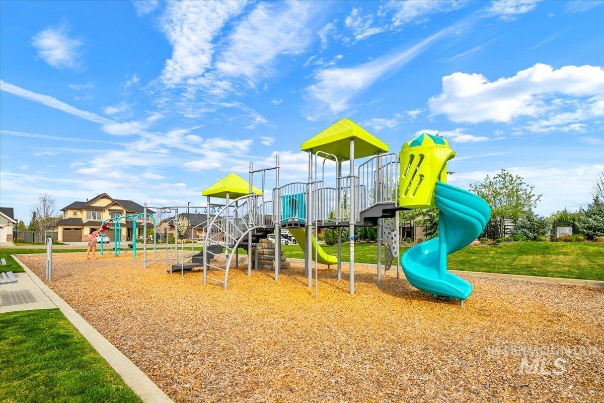 5562 S Astoria Avenue, Meridian, Idaho 83642, 4 Bedrooms, 4 Bathrooms, Residential For Sale, Price $895,000, 98982527