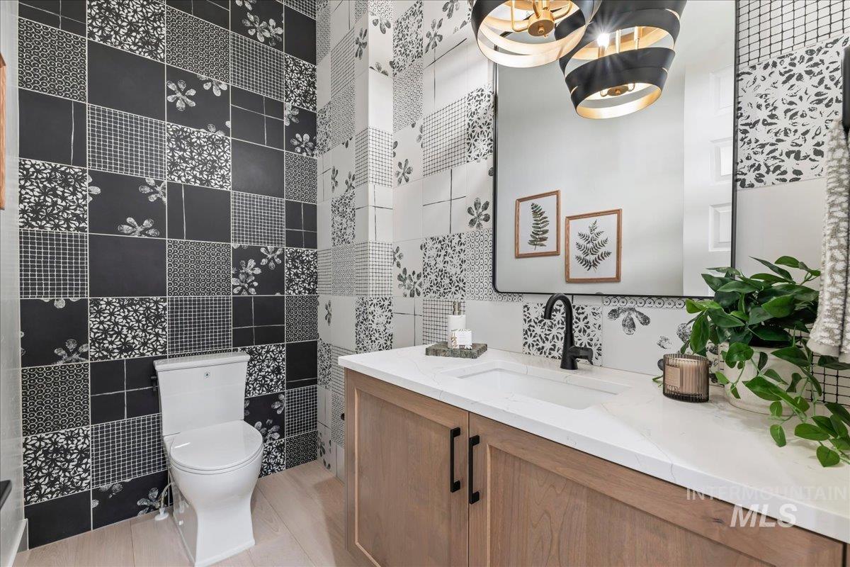 6971 N Cairnhill Way, Eagle, Idaho 83616, 3 Bedrooms, 3.5 Bathrooms, Residential For Sale, Price $1,050,000, 98982528