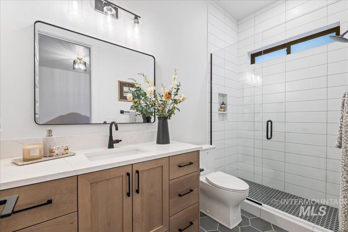 6971 N Cairnhill Way, Eagle, Idaho 83616, 3 Bedrooms, 3.5 Bathrooms, Residential For Sale, Price $1,050,000, 98982528